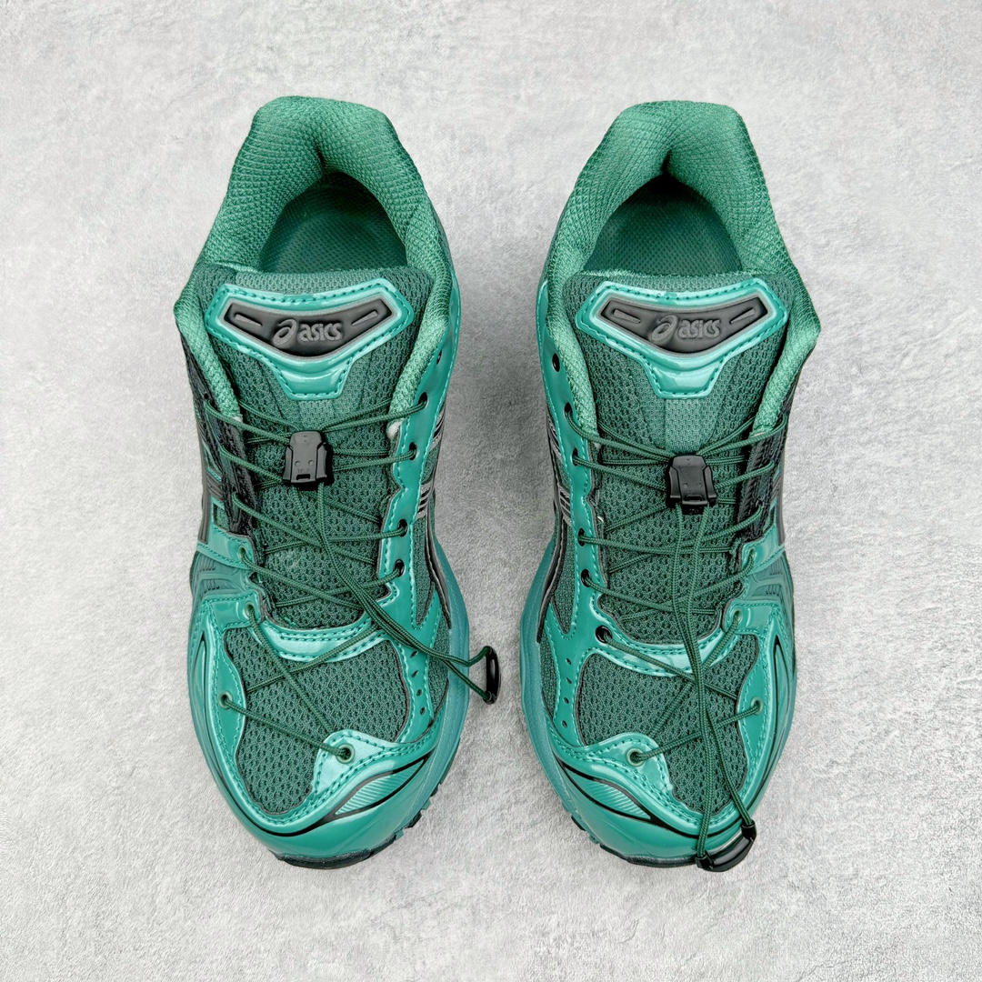 图片[2]-ASICS GEL-KAYANO 14 亚瑟士系列轻量缓震休闲运动跑步鞋 设计师 Hidenori Yamashita 以「Flash」一词为灵感，创造出未来感金属色鞋面，改造升级内在性能，由内而外全面革新，为 GEL-KAYANO 家族传承及经典跑鞋文化的延续，创下里程碑式作品。ASICS GEL – KAYANO 14 跑鞋重新诠释了复古的跑步形状，并以其 2000 年代后期的美学理念重新铺装，银色与蓝色的鞋面极为高档.网面铺陈与鞋面、鞋头多处细节位增添了透气性。ASICS GEL – KAYANO 14的鞋后跟部中底上以及多密度耐磨鞋底增加了 GEL 缓震胶，提供高抗冲击性、缓冲性、可保护脚部免受地面冲击的影响，穿着舒适性十足「入手同款」尺码：35.5 36 37 37.5 38 39 39.5 40.5 41.5 42 42.5 43.5 44 45-选品中心