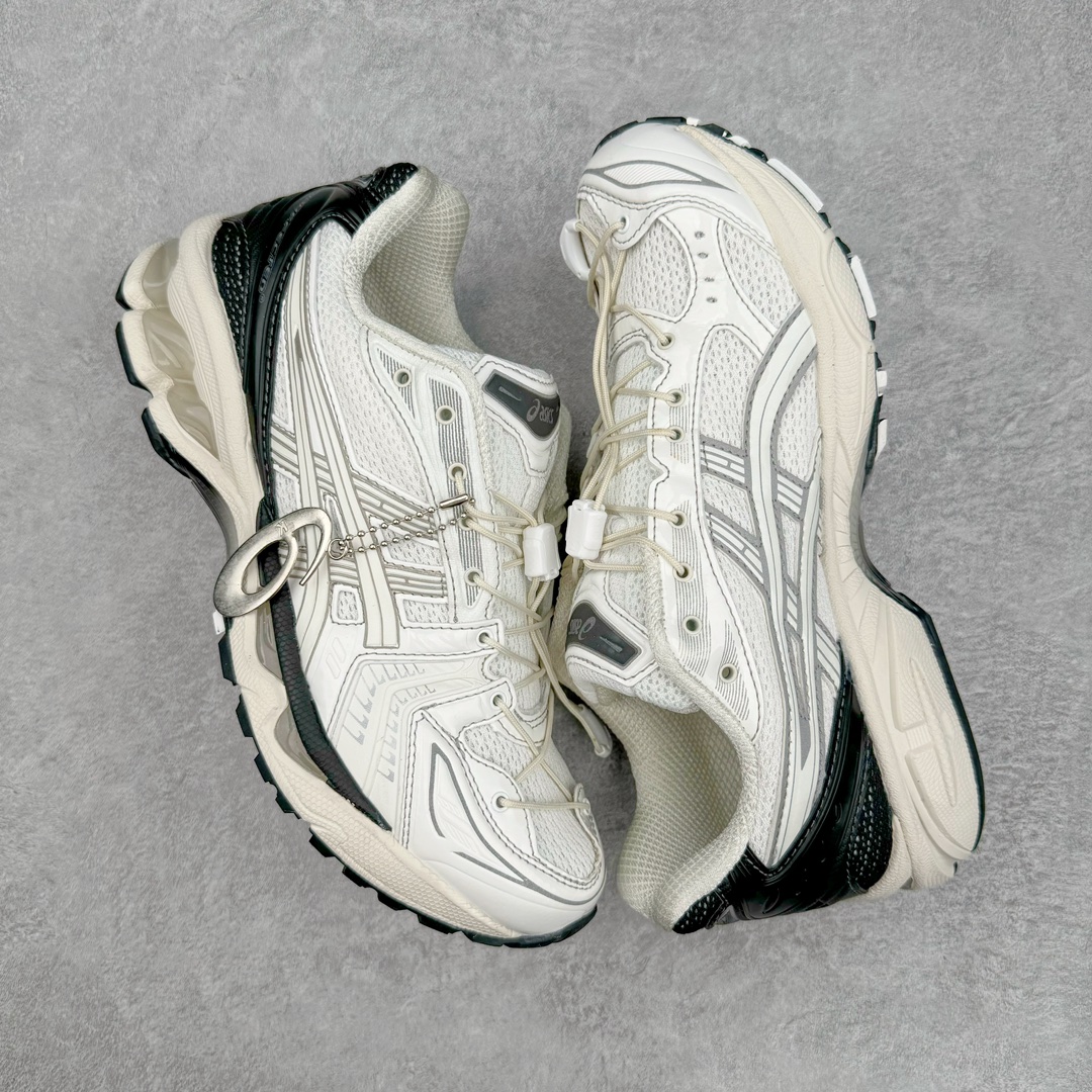 图片[3]-ASICS GEL-KAYANO 14 亚瑟士系列轻量缓震休闲运动跑步鞋 设计师 Hidenori Yamashita 以「Flash」一词为灵感，创造出未来感金属色鞋面，改造升级内在性能，由内而外全面革新，为 GEL-KAYANO 家族传承及经典跑鞋文化的延续，创下里程碑式作品。ASICS GEL – KAYANO 14 跑鞋重新诠释了复古的跑步形状，并以其 2000 年代后期的美学理念重新铺装，银色与蓝色的鞋面极为高档.网面铺陈与鞋面、鞋头多处细节位增添了透气性。ASICS GEL – KAYANO 14的鞋后跟部中底上以及多密度耐磨鞋底增加了 GEL 缓震胶，提供高抗冲击性、缓冲性、可保护脚部免受地面冲击的影响，穿着舒适性十足「入手同款」尺码：35.5 36 37 37.5 38 39 39.5 40.5 41.5 42 42.5 43.5 44 45-选品中心