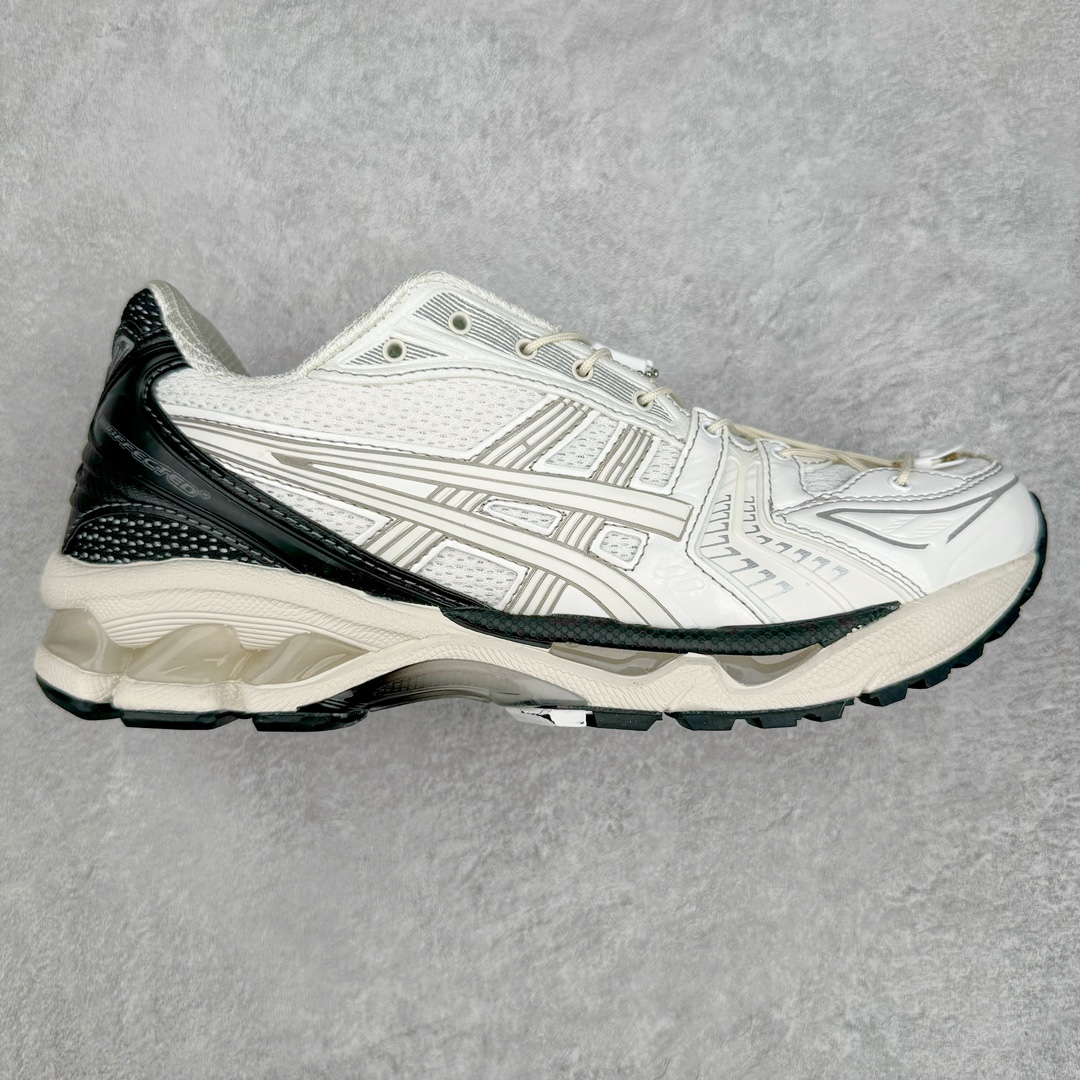 ASICS GEL-KAYANO 14 亚瑟士系列轻量缓震休闲运动跑步鞋 设计师 Hidenori Yamashita 以「Flash」一词为灵感，创造出未来感金属色鞋面，改造升级内在性能，由内而外全面革新，为 GEL-KAYANO 家族传承及经典跑鞋文化的延续，创下里程碑式作品。ASICS GEL – KAYANO 14 跑鞋重新诠释了复古的跑步形状，并以其 2000 年代后期的美学理念重新铺装，银色与蓝色的鞋面极为高档.网面铺陈与鞋面、鞋头多处细节位增添了透气性。ASICS GEL – KAYANO 14的鞋后跟部中底上以及多密度耐磨鞋底增加了 GEL 缓震胶，提供高抗冲击性、缓冲性、可保护脚部免受地面冲击的影响，穿着舒适性十足「入手同款」尺码：35.5 36 37 37.5 38 39 39.5 40.5 41.5 42 42.5 43.5 44 45-选品中心
