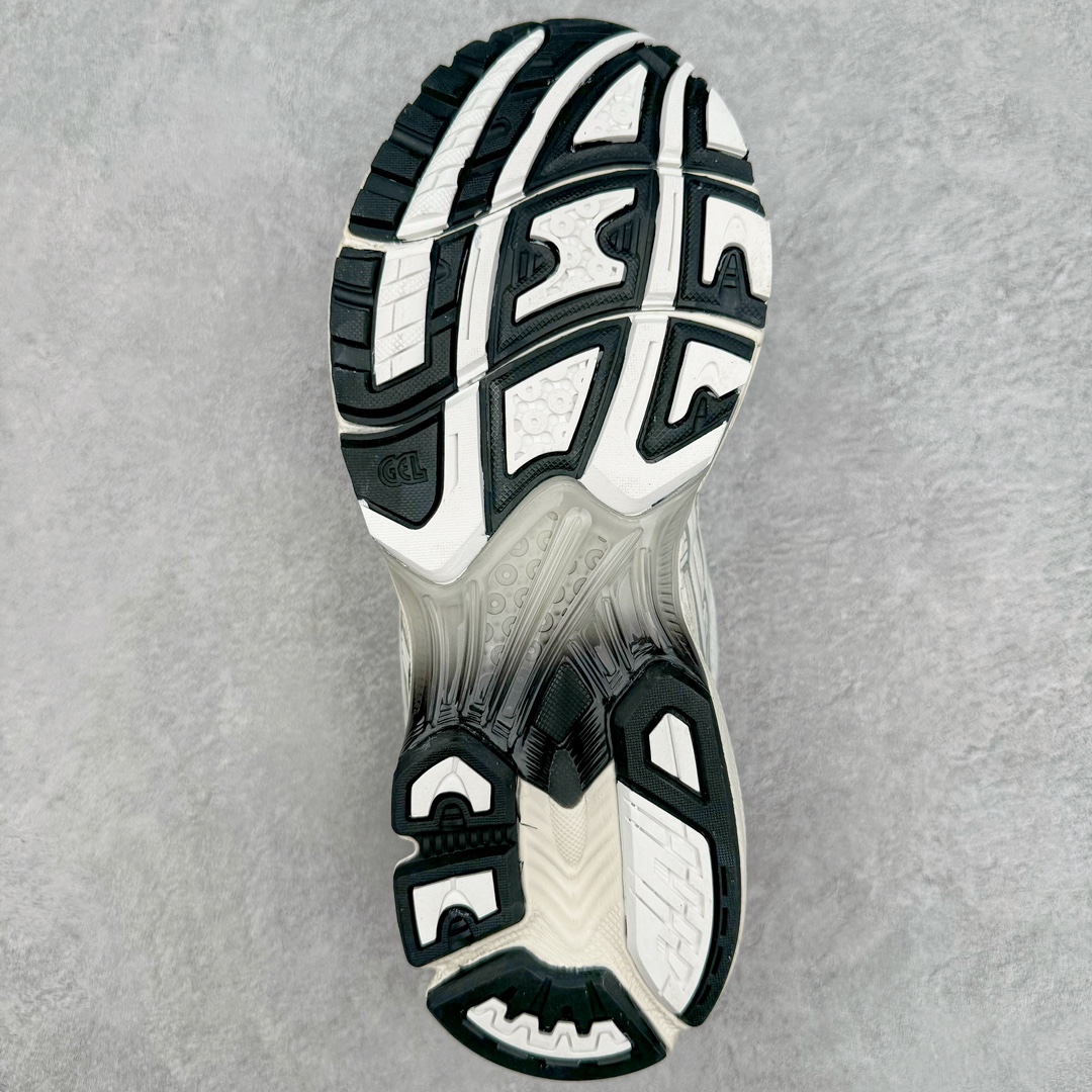 图片[9]-ASICS GEL-KAYANO 14 亚瑟士系列轻量缓震休闲运动跑步鞋 设计师 Hidenori Yamashita 以「Flash」一词为灵感，创造出未来感金属色鞋面，改造升级内在性能，由内而外全面革新，为 GEL-KAYANO 家族传承及经典跑鞋文化的延续，创下里程碑式作品。ASICS GEL – KAYANO 14 跑鞋重新诠释了复古的跑步形状，并以其 2000 年代后期的美学理念重新铺装，银色与蓝色的鞋面极为高档.网面铺陈与鞋面、鞋头多处细节位增添了透气性。ASICS GEL – KAYANO 14的鞋后跟部中底上以及多密度耐磨鞋底增加了 GEL 缓震胶，提供高抗冲击性、缓冲性、可保护脚部免受地面冲击的影响，穿着舒适性十足「入手同款」尺码：35.5 36 37 37.5 38 39 39.5 40.5 41.5 42 42.5 43.5 44 45-选品中心