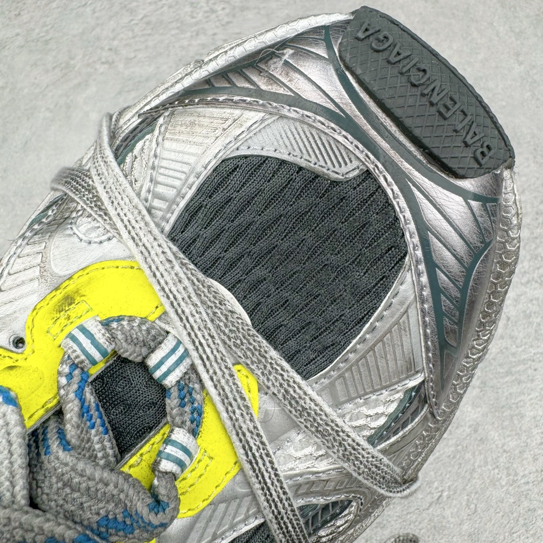 图片[12]-＃OG纯原 BALENCIAGA 3XL Sneakers 巴黎世家十代网布系带低帮走秀复古老爹鞋 黑色闪钻 全套原纸板楦头开发 最原汁原味的灵魂版型 全鞋荧光划线卡点 胶水把控整洁度追求极致完美 每一双都是工艺品 多重QC质检 超越公司货的品控标准 实实在在的免检产品 原盒原配 正确字体电绣 粗细、位置、大小正确 侧边TPU 透气孔匹配意产原版 正确分离大底 TPU软底 原版一致大底LOGO 立体感十足 原厂皮料水洗做旧 采购原厂网纱 不含皮革 网布材料和聚氨酯 磨损效果 鞋头边缘和后帮 Balenciaga 徽标 鞋面和后跟凸印尺码 鞋舌 3XL 橡胶品牌标识和反光细节 鞋帮拉袢和鞋舌拉祥 配反光细节 备用鞋带在鞋履前侧 可在穿着前取下 便于不同造型搭配 正常尺码 尺码：35 36 37 38 39 40 41 42 43 44 45 46-选品中心