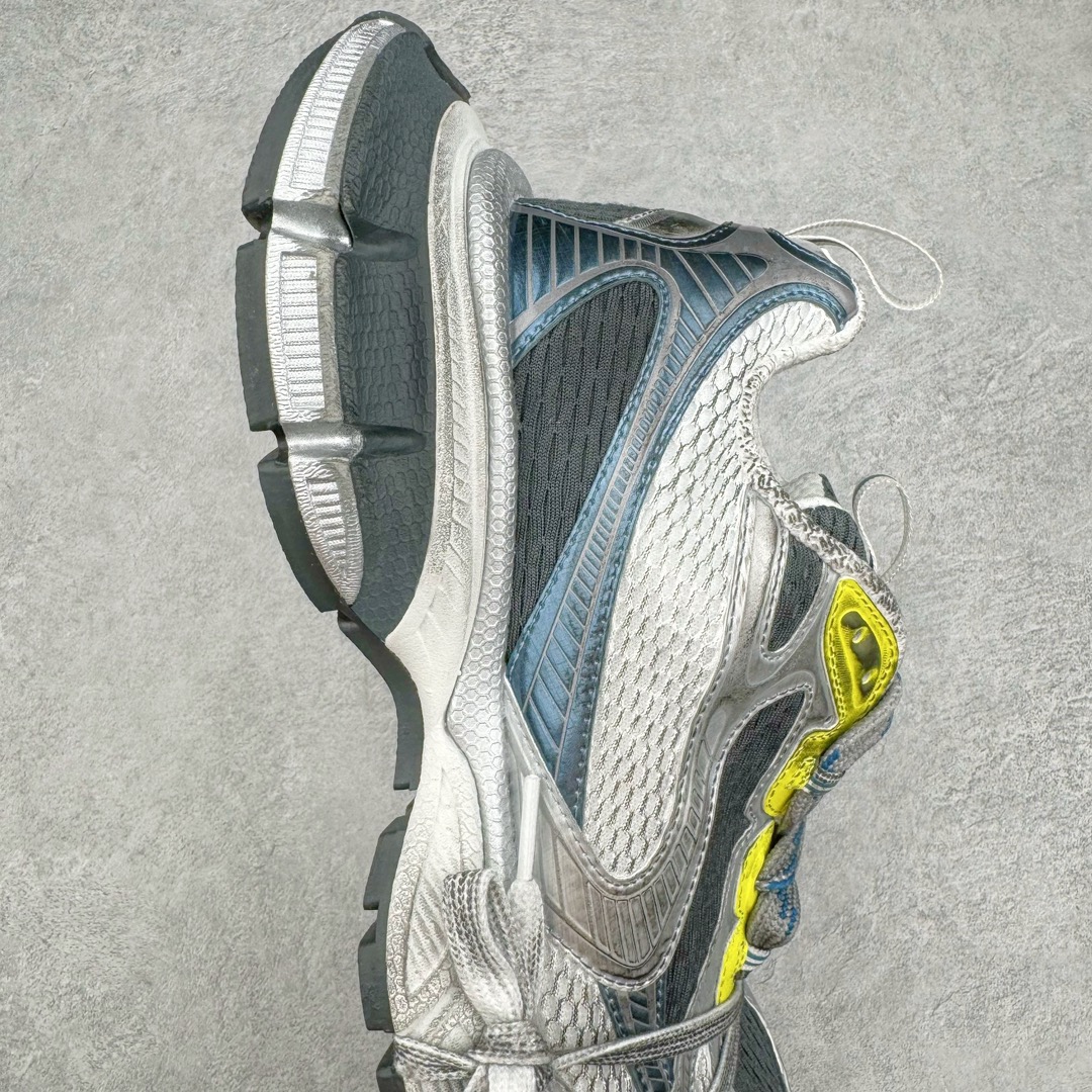 图片[6]-＃OG纯原 BALENCIAGA 3XL Sneakers 巴黎世家十代网布系带低帮走秀复古老爹鞋 黑色闪钻 全套原纸板楦头开发 最原汁原味的灵魂版型 全鞋荧光划线卡点 胶水把控整洁度追求极致完美 每一双都是工艺品 多重QC质检 超越公司货的品控标准 实实在在的免检产品 原盒原配 正确字体电绣 粗细、位置、大小正确 侧边TPU 透气孔匹配意产原版 正确分离大底 TPU软底 原版一致大底LOGO 立体感十足 原厂皮料水洗做旧 采购原厂网纱 不含皮革 网布材料和聚氨酯 磨损效果 鞋头边缘和后帮 Balenciaga 徽标 鞋面和后跟凸印尺码 鞋舌 3XL 橡胶品牌标识和反光细节 鞋帮拉袢和鞋舌拉祥 配反光细节 备用鞋带在鞋履前侧 可在穿着前取下 便于不同造型搭配 正常尺码 尺码：35 36 37 38 39 40 41 42 43 44 45 46-选品中心