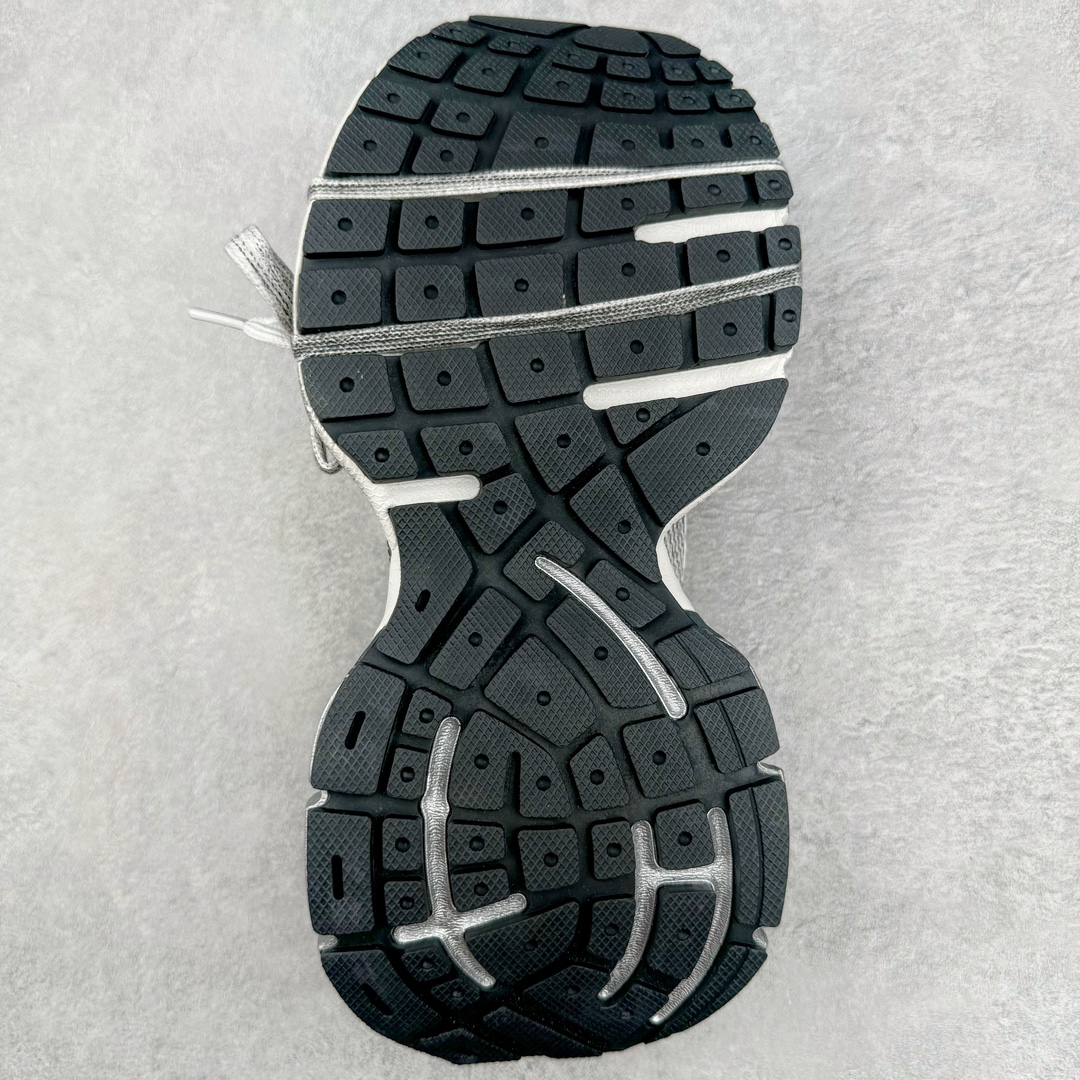 图片[9]-＃OG纯原 BALENCIAGA 3XL Sneakers 巴黎世家十代网布系带低帮走秀复古老爹鞋 黑色闪钻 全套原纸板楦头开发 最原汁原味的灵魂版型 全鞋荧光划线卡点 胶水把控整洁度追求极致完美 每一双都是工艺品 多重QC质检 超越公司货的品控标准 实实在在的免检产品 原盒原配 正确字体电绣 粗细、位置、大小正确 侧边TPU 透气孔匹配意产原版 正确分离大底 TPU软底 原版一致大底LOGO 立体感十足 原厂皮料水洗做旧 采购原厂网纱 不含皮革 网布材料和聚氨酯 磨损效果 鞋头边缘和后帮 Balenciaga 徽标 鞋面和后跟凸印尺码 鞋舌 3XL 橡胶品牌标识和反光细节 鞋帮拉袢和鞋舌拉祥 配反光细节 备用鞋带在鞋履前侧 可在穿着前取下 便于不同造型搭配 正常尺码 尺码：35 36 37 38 39 40 41 42 43 44 45 46-选品中心