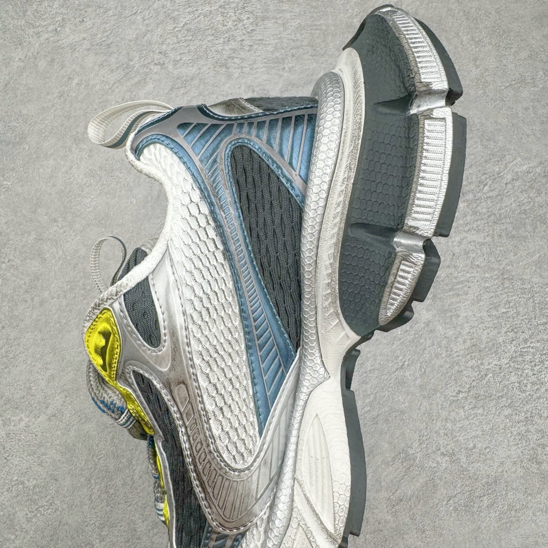 图片[7]-＃OG纯原 BALENCIAGA 3XL Sneakers 巴黎世家十代网布系带低帮走秀复古老爹鞋 黑色闪钻 全套原纸板楦头开发 最原汁原味的灵魂版型 全鞋荧光划线卡点 胶水把控整洁度追求极致完美 每一双都是工艺品 多重QC质检 超越公司货的品控标准 实实在在的免检产品 原盒原配 正确字体电绣 粗细、位置、大小正确 侧边TPU 透气孔匹配意产原版 正确分离大底 TPU软底 原版一致大底LOGO 立体感十足 原厂皮料水洗做旧 采购原厂网纱 不含皮革 网布材料和聚氨酯 磨损效果 鞋头边缘和后帮 Balenciaga 徽标 鞋面和后跟凸印尺码 鞋舌 3XL 橡胶品牌标识和反光细节 鞋帮拉袢和鞋舌拉祥 配反光细节 备用鞋带在鞋履前侧 可在穿着前取下 便于不同造型搭配 正常尺码 尺码：35 36 37 38 39 40 41 42 43 44 45 46-选品中心