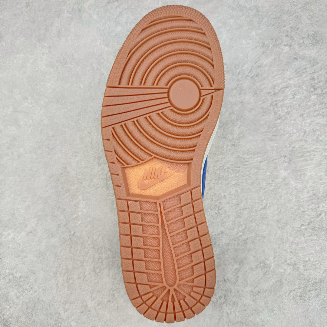 图片[9]-＃DT同源福利回馈 Travis Scott x Air Jordan AJ1 Low OG SP TS联名倒钩8.0低帮 黄蓝色 DZ4137-700 头层皮料加持 DT同源全套原纸板楦头开发 确保原汁原味 完美呈现倒钩版型 原档案转印油墨一体 一码一磨具拒绝假半码 此版本只针对中端市场 皮料材质有所更替 其他数据细节工艺流程均保持一致 绝不口嗨 原盒原配 外盒透明胶套 内侧字体 工整带凹凸感 原厂拉帮工艺 针距密度一致 后跟弧度收口自然不对折 极致一眼正品既视感 进口玻璃冲刀皮料裁剪零毛边 承诺百分百一致原鞋 全鞋电脑针车工艺 进口港宝加持 后跟自然饱满 全鞋荧光划线卡点 追求极致完美 每一双都是工艺品 多重QC质检 超越公司货的品控标准 尺码：36 36.5 37.5 38 38.5 39 40 40.5 41 42 42.5 43 44 44.5 45 46 47.5-选品中心