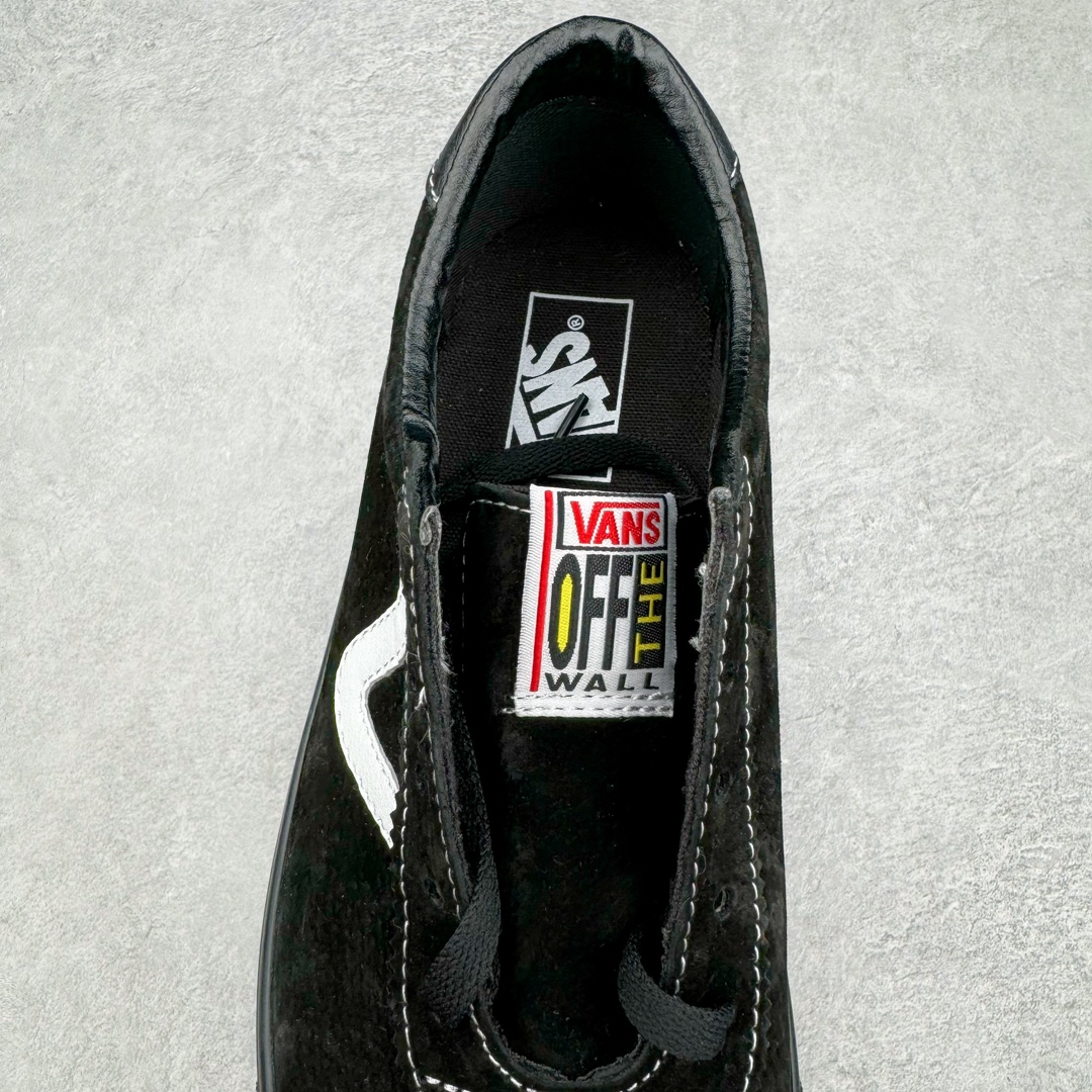 图片[5]-Vans Epoch Sport Style 37 高阶支线 T字头黑武士 全麂皮经典复古低帮滑板鞋 该支线继承了Vault OG与安纳海姆复古的气质。鞋身以高档麂皮打造，小巧的T字鞋头拼接设计。搭配梭织唛“OFF THE WALL”鞋舌标也让它显得与众不同 同时米白大底包边和FLYING-V 字侧边条 使经典的复古风格让人眼前一亮。 货号：VN0A4BU6BKA 尺码：35 36 36.5 37 38 38.5 39 40 40.5 41 42 42.5 43 44-选品中心