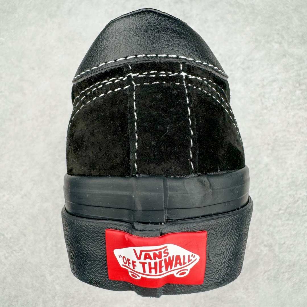 图片[8]-Vans Epoch Sport Style 37 高阶支线 T字头黑武士 全麂皮经典复古低帮滑板鞋 该支线继承了Vault OG与安纳海姆复古的气质。鞋身以高档麂皮打造，小巧的T字鞋头拼接设计。搭配梭织唛“OFF THE WALL”鞋舌标也让它显得与众不同 同时米白大底包边和FLYING-V 字侧边条 使经典的复古风格让人眼前一亮。 货号：VN0A4BU6BKA 尺码：35 36 36.5 37 38 38.5 39 40 40.5 41 42 42.5 43 44-选品中心