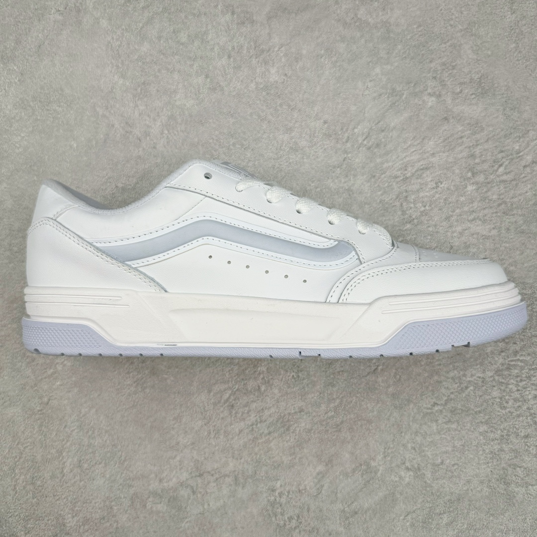 Vans Hylane 系列 全新鞋型 美式复古运动鞋 深入挖掘Vans充满宝藏的档案我们带来全新鞋型Hylane，构建与99年的鞋型Upland之上用标志性侧边条纹打造，充满Y2K和复古质感的全新造型小窗私聊解锁清新蓝灰和黑白配色。 货号：VN000D1J689 货号：VN000D269X1 货号：VN000D1J9DH 尺码：36 36.5 37 38 38.5 39 40 40.5 41 42 42.5 43 44 45 正常码-选品中心