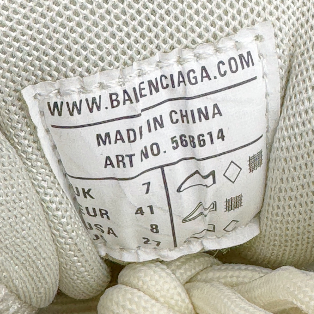 图片[12]-＃VG零售版 BALENCIAGA Track 2.0 巴黎世家复古老爹鞋 全套原纸板楦头开发 最原汁原味的灵魂版型 全鞋荧光划线卡点 胶水把控整洁度追求极致完美 每一双都是工艺品 多重QC质检 超越公司货的品控标准 实实在在的免检产品 原盒原配 正确字体电绣 粗细、位置、大小正确 侧边TPU 透气孔匹配意产原版 正确气垫分离大底 TPU软底 原版一致大底LOGO 立体感十足 原厂皮料水洗做旧 采购原厂网纱 该款鞋采用网眼布和尼龙制成 不含皮革 鞋舌饰有Track.2橡胶品牌标识 外侧饰有橡胶品牌标识 泡沫后帮压印品牌标识 外底正面压印BB标识 由176块饰片拼接而成的铰接式鞋面 侧面配金属质感网眼布 内面配有额外金属光泽饰件 包含1副鞋带和1副备用鞋带 后帮配有拉环鞋提 动态鞋底设计 为双脚带来后续的助力 正常尺码 尺码：35 36 37 38 39 40 41 42 43 44 45 46-选品中心