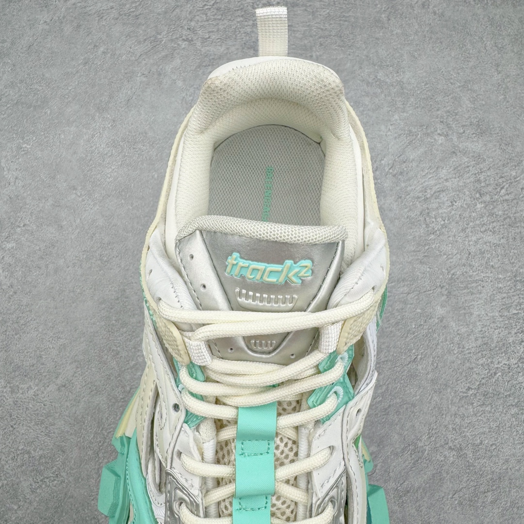 图片[5]-＃VG零售版 BALENCIAGA Track 2.0 巴黎世家复古老爹鞋 全套原纸板楦头开发 最原汁原味的灵魂版型 全鞋荧光划线卡点 胶水把控整洁度追求极致完美 每一双都是工艺品 多重QC质检 超越公司货的品控标准 实实在在的免检产品 原盒原配 正确字体电绣 粗细、位置、大小正确 侧边TPU 透气孔匹配意产原版 正确气垫分离大底 TPU软底 原版一致大底LOGO 立体感十足 原厂皮料水洗做旧 采购原厂网纱 该款鞋采用网眼布和尼龙制成 不含皮革 鞋舌饰有Track.2橡胶品牌标识 外侧饰有橡胶品牌标识 泡沫后帮压印品牌标识 外底正面压印BB标识 由176块饰片拼接而成的铰接式鞋面 侧面配金属质感网眼布 内面配有额外金属光泽饰件 包含1副鞋带和1副备用鞋带 后帮配有拉环鞋提 动态鞋底设计 为双脚带来后续的助力 正常尺码 尺码：35 36 37 38 39 40 41 42 43 44 45 46-选品中心