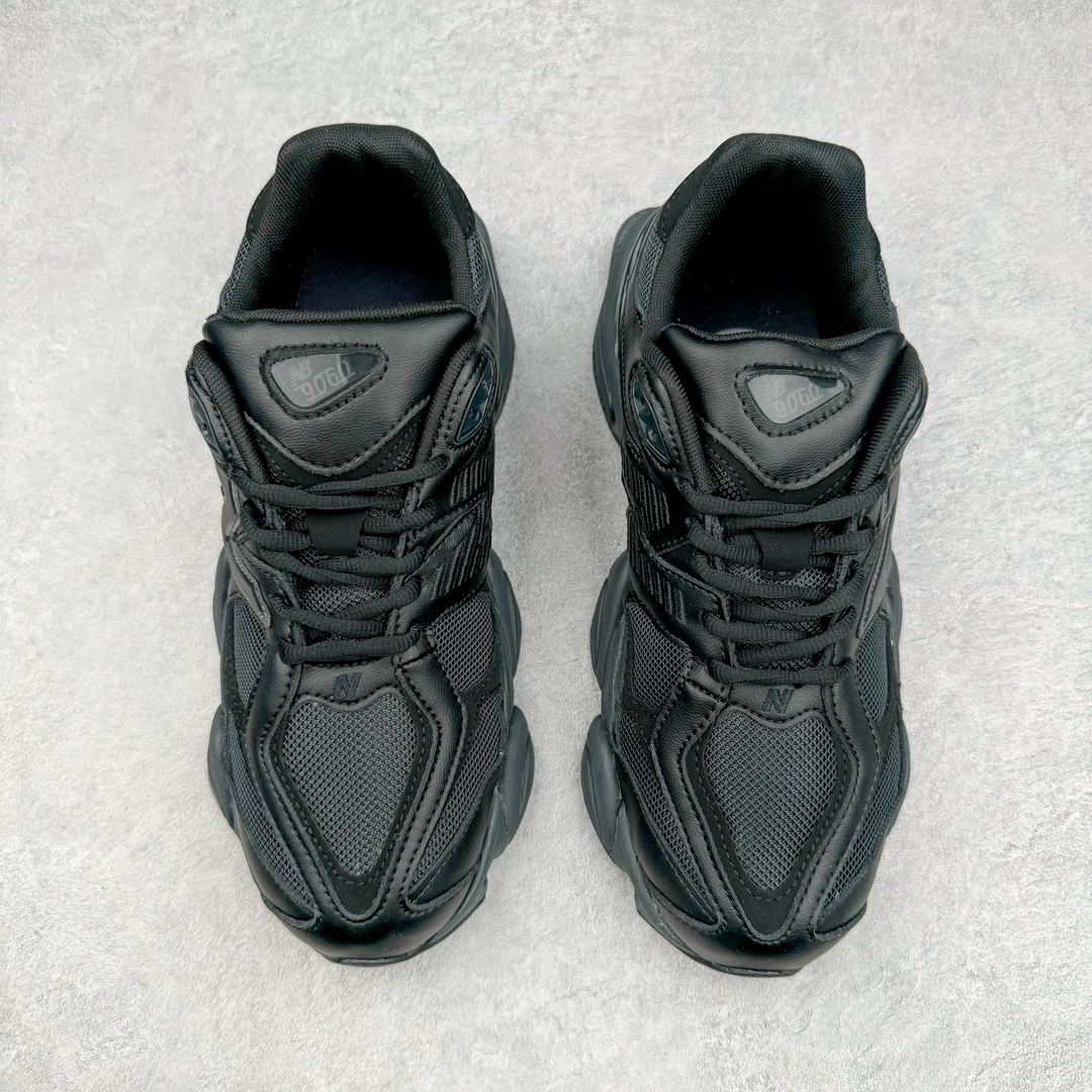 图片[2]-New Balance NB9060 复古运动鞋 新百伦又带来了新鞋型 并且是与芝加哥街头品牌 Joe Freshgoods 的联名款 鞋身主体采用了类似 990 系列的设计风格 与传统复古慢跑鞋区别不大 最大的变化就是鞋底部分 在传统设计的中底外层 增加了多个分区的模块 圆润的线条设计与我们熟悉的 New Balance 风格截然不同 但与同样充满弧形线条的鞋面搭配 看起来毫无违和感 尺码：36-45-选品中心
