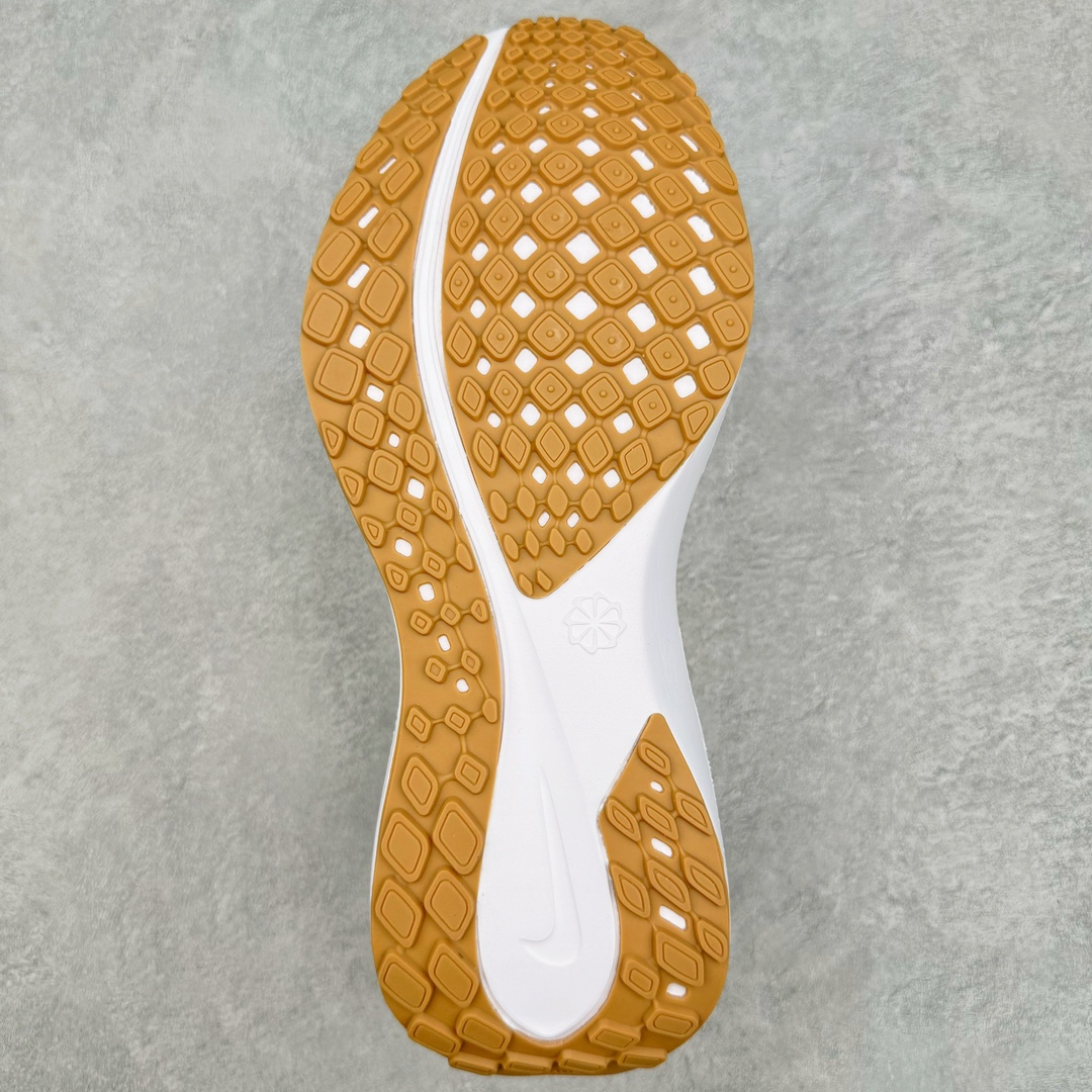 图片[9]-NK Zoom Pegasus 飞马40代马拉松系列网面透气缓震疾速跑鞋 拥有Zoom Air 一如既往的稳定感和流畅感 鞋面采用工程网眼设计 为特定高热区域营造出色透气性 进一步增加鞋面的穿孔数量 让足部能够快速散热 中足搭配 Flywire 飞线 在高速运动时营造舒适稳定的贴合感 内置Zoon气垫加持 动力十足 货号：FD2723-005 尺码：36 36.5 37.5 38 38.5 39 40 40.5 41 42 42.5 43 44 44.5 45-选品中心