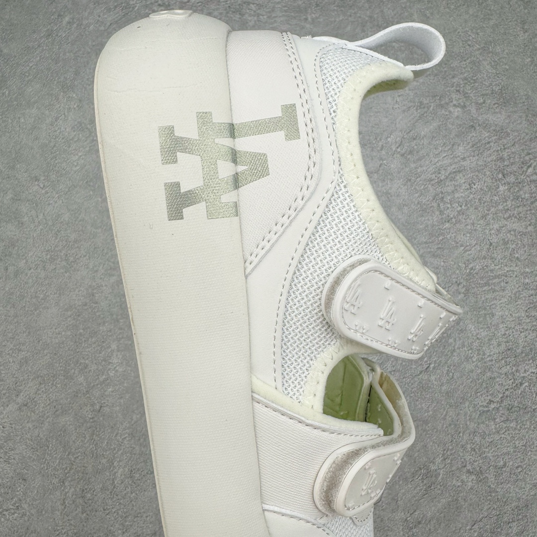 图片[6]-NY美国榄球洋基队New York Yankees x MLB Big Ball Chunky Mask Sandal 系列厚底老爹风魔术贴镂空休闲运动慢凉鞋鞋 MLB以150多年传统的美国职业棒球大联盟为创作蓝本，韩流大热CHUCKY鞋款作基调，特意采用6cm加厚鞋底，并注入多个MLB独有的美式棒球文化的细节设计，打造出时尚外观，尽显独特而强烈的时尚格调。 MLB重新演译美国职业棒球大联盟中的术语「BIG BALL」，特意保留MLB标志性的NY Yankee、LA Dodgers、Boston Red Sox等多队知名棒球队Logo，以「Mega Logo」的形式展现在鞋面设计上。MLB老爹鞋具有耐用的柔软鞋面和厚实的弹性鞋垫，提供舒适的抓地力。与传统的老爹鞋不同，它看起来感觉很重，其实很舒适轻巧。采用的6cm高的鞋垫，也具有长腿效果。尺码：35 36 36.5 37.5 38 38.5 39 40 40.5 41 42 42.5 43 44 44.5 45-选品中心