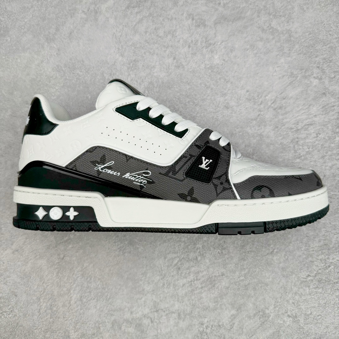 ＃GD广顶 Louis Vuitton Trainer lv路易威登时装走秀运动时尚板鞋 外贸零售特供批次 2023全新纸板数据 印花高频效果碾压市面 市售天花板产物 耗时半年巨作 全套原厂新版原纸板楦头开发 原厂特供皮料加持 市场所有版本中综合最强的货品 GD实力大厂出品 全网最全配色更新最快 最成熟的做工稳定的品控 完美鞋型超高的清洁度 零毛边线头瑕疵 全套原楦原纸版原鞋开模 全网最具灵魂的版型 正确原装黄色鞋盒 正确中底印花 鞋面印花3D高频深度立体 全鞋电脑针车 紧密相连 针距密度一致 环保乳胶注塑鞋垫 厚度脚感还原原版 皮面裁剪部位 统一油边封口工艺 原装橡胶大底含胶量大底组合零偏差 专柜全套包装 防尘袋 说明书 质保卡 男女鞋 尺码：35 36 37 38 39 40 41 42 43 44 45-选品中心