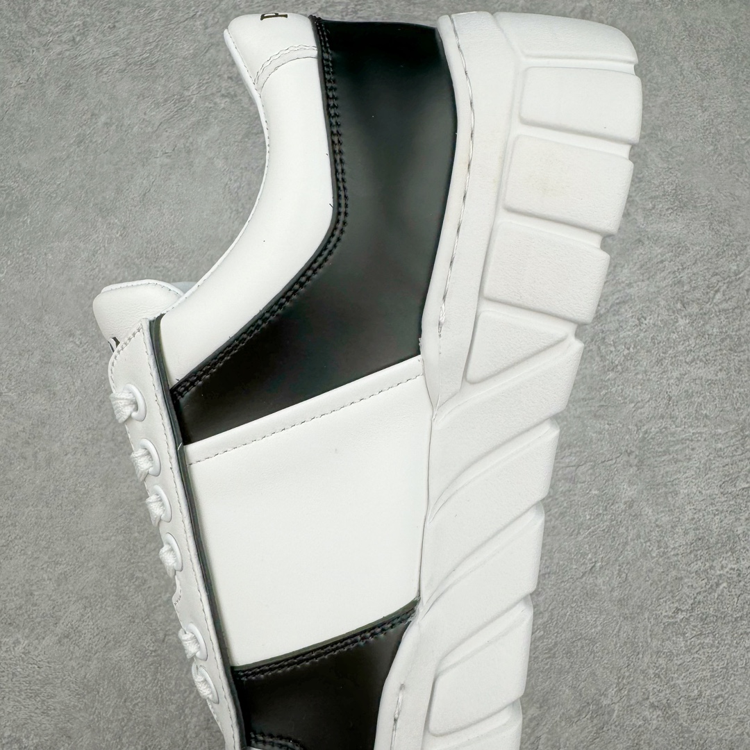 图片[7]-𝐏𝐑𝐀𝐃𝐀 普拉达春夏系列 专柜新款厚底松糕运动鞋系列外形是廓形设计 轮廓类似麦昆 厚底 鞋头饱满 宽版设计 底子是软弹那种 非常非常舒适 又觉得白色既运动 又可以休闲商务 日常便鞋最合适不过了 将艺术家Peterdepotter创作的标语纹样应用到鞋身设计加上了著名三角形徽标格外好看目普拉达 鞋面：布料进口防水降落伞 大底：TPU发泡大底 内里：进口羊皮内里 全新官方一致全套包装 尺码：35 36 37 38 39 40 41 42 43 44 45-选品中心