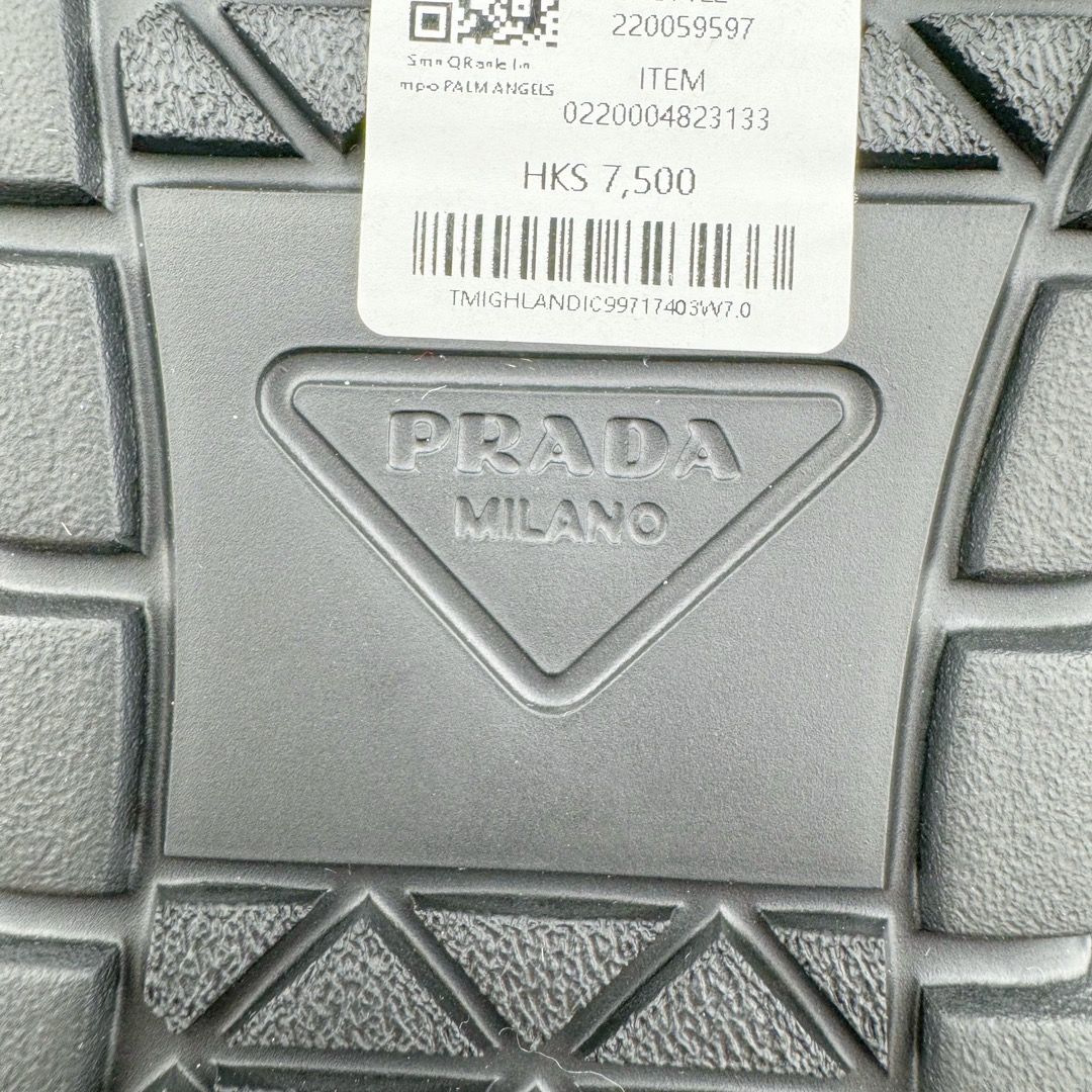 图片[13]-𝐏𝐑𝐀𝐃𝐀 普拉达春夏系列 专柜新款厚底松糕运动鞋系列外形是廓形设计 轮廓类似麦昆 厚底 鞋头饱满 宽版设计 底子是软弹那种 非常非常舒适 又觉得白色既运动 又可以休闲商务 日常便鞋最合适不过了 将艺术家Peterdepotter创作的标语纹样应用到鞋身设计加上了著名三角形徽标格外好看目普拉达 鞋面：布料进口防水降落伞 大底：TPU发泡大底 内里：进口羊皮内里 全新官方一致全套包装 尺码：35 36 37 38 39 40 41 42 43 44 45-选品中心