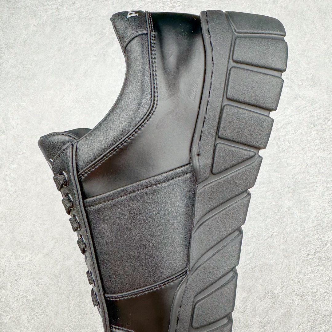 图片[7]-𝐏𝐑𝐀𝐃𝐀 普拉达春夏系列 专柜新款厚底松糕运动鞋系列外形是廓形设计 轮廓类似麦昆 厚底 鞋头饱满 宽版设计 底子是软弹那种 非常非常舒适 又觉得白色既运动 又可以休闲商务 日常便鞋最合适不过了 将艺术家Peterdepotter创作的标语纹样应用到鞋身设计加上了著名三角形徽标格外好看目普拉达 鞋面：布料进口防水降落伞 大底：TPU发泡大底 内里：进口羊皮内里 全新官方一致全套包装 尺码：35 36 37 38 39 40 41 42 43 44 45-选品中心