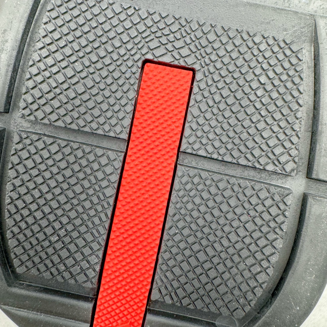 图片[14]-Prada America\’s Cup 普拉达 运动鞋经过重新设计 全新面料和颜色为它注入新的当代精神 这款航海风系带运动鞋 最初在上世纪90年代为LunaRossa船员设计 现在以彩色橡胶和Bike织物重新演绎 Prada LineaRossa徽标彰显经典态度 尺码：38-46-选品中心