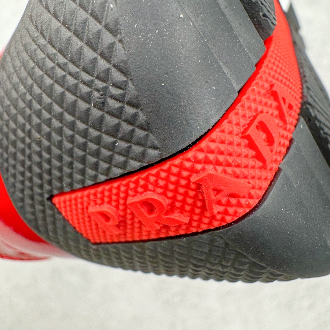 图片[15]-Prada America\’s Cup 普拉达 运动鞋经过重新设计 全新面料和颜色为它注入新的当代精神 这款航海风系带运动鞋 最初在上世纪90年代为LunaRossa船员设计 现在以彩色橡胶和Bike织物重新演绎 Prada LineaRossa徽标彰显经典态度 尺码：38-46-选品中心