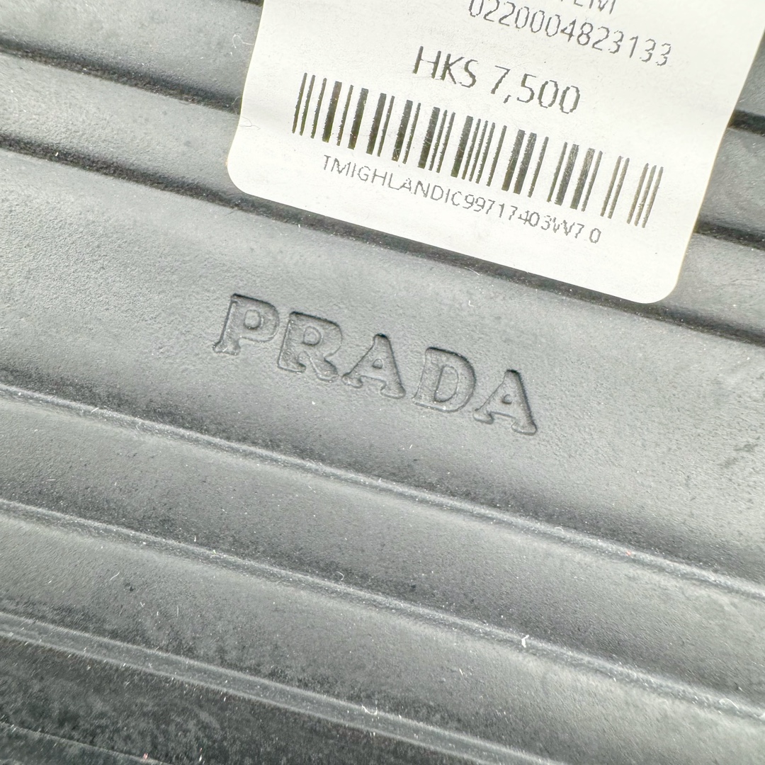 图片[13]-Prada America\’s Cup 普拉达 运动鞋经过重新设计 全新面料和颜色为它注入新的当代精神 这款航海风系带运动鞋 最初在上世纪90年代为LunaRossa船员设计 现在以彩色橡胶和Bike织物重新演绎 Prada LineaRossa徽标彰显经典态度 尺码：38-46-选品中心