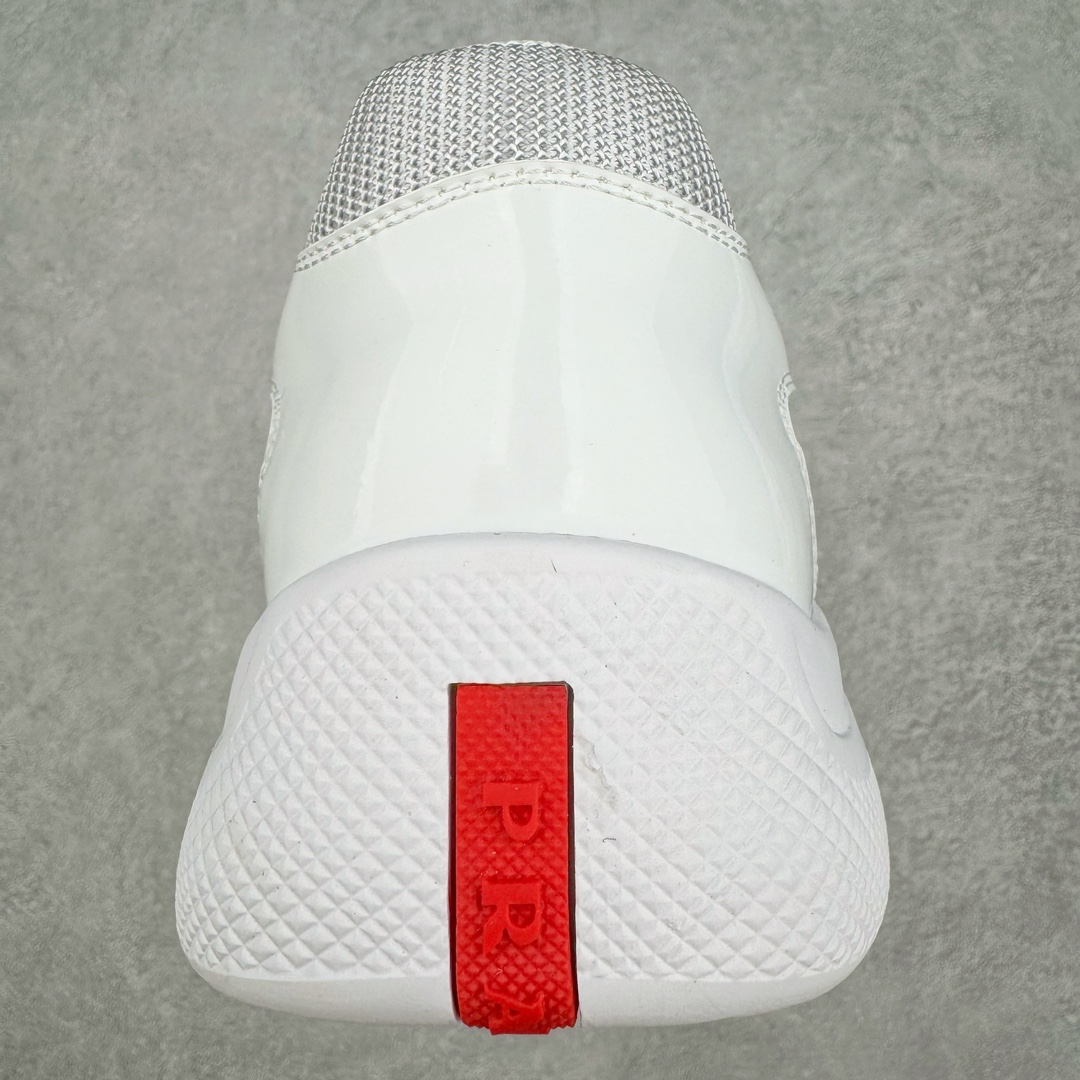 图片[8]-Prada America\’s Cup 普拉达 运动鞋经过重新设计 全新面料和颜色为它注入新的当代精神 这款航海风系带运动鞋 最初在上世纪90年代为LunaRossa船员设计 现在以彩色橡胶和Bike织物重新演绎 Prada LineaRossa徽标彰显经典态度 尺码：38-46-选品中心