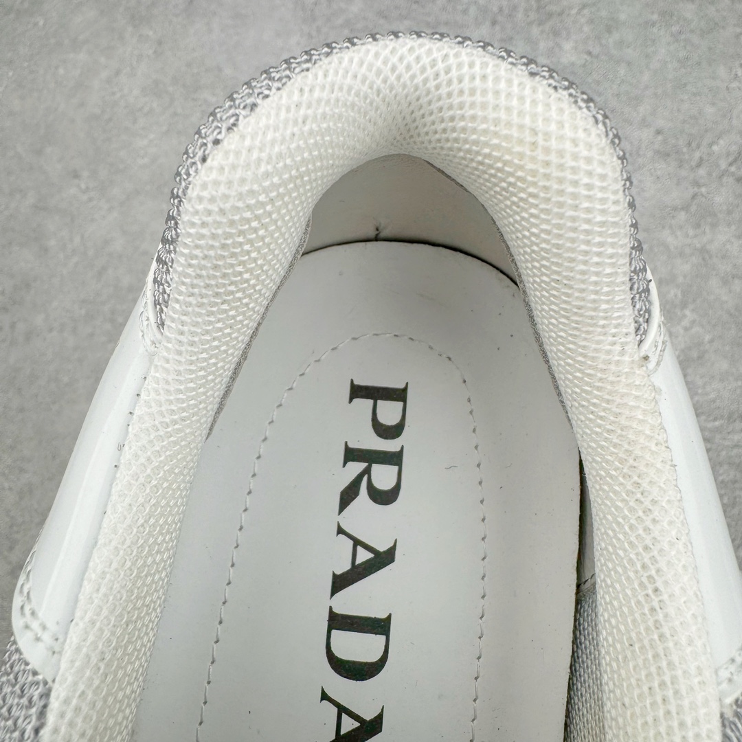 图片[10]-Prada America\’s Cup 普拉达 运动鞋经过重新设计 全新面料和颜色为它注入新的当代精神 这款航海风系带运动鞋 最初在上世纪90年代为LunaRossa船员设计 现在以彩色橡胶和Bike织物重新演绎 Prada LineaRossa徽标彰显经典态度 尺码：38-46-选品中心