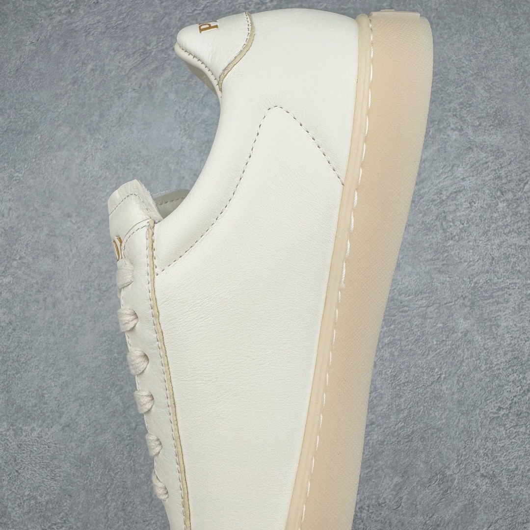 图片[7]-𝐏𝐑𝐀𝐃𝐀 普拉达春夏系列 专柜新款厚底松糕运动鞋系列外形是廓形设计 轮廓类似麦昆 厚底 鞋头饱满 宽版设计 底子是软弹那种 非常非常舒适 又觉得白色既运动 又可以休闲商务 日常便鞋最合适不过了 将艺术家Peterdepotter创作的标语纹样应用到鞋身设计加上了著名三角形徽标格外好看目普拉达 鞋面：布料进口防水降落伞 大底：TPU发泡大底 内里：进口羊皮内里 全新官方一致全套包装 尺码：35 36 37 38 39 40 41 42 43 44 45-选品中心