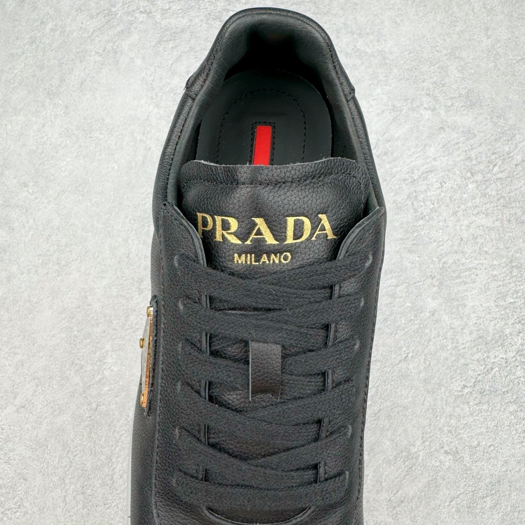 图片[5]-𝐏𝐑𝐀𝐃𝐀 普拉达春夏系列 专柜新款厚底松糕运动鞋系列外形是廓形设计 轮廓类似麦昆 厚底 鞋头饱满 宽版设计 底子是软弹那种 非常非常舒适 又觉得白色既运动 又可以休闲商务 日常便鞋最合适不过了 将艺术家Peterdepotter创作的标语纹样应用到鞋身设计加上了著名三角形徽标格外好看目普拉达 鞋面：布料进口防水降落伞 大底：TPU发泡大底 内里：进口羊皮内里 全新官方一致全套包装 尺码：35 36 37 38 39 40 41 42 43 44 45-选品中心