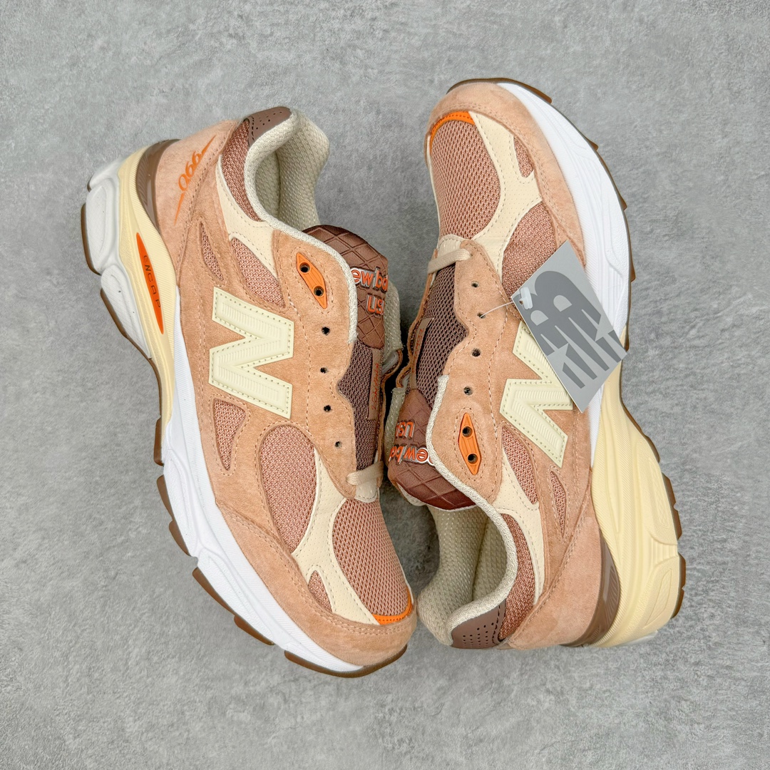 图片[3]-＃总裁 Size x New Balance M990SZ3 新百伦NB990V3 第三代总统复古慢跑鞋 联名米褐色 正确3M反光细节 原楦原纸版开发 正确6层组合底模精密开发 搭载全新碳素中底 后跟透明TPU水晶装饰条稳固 沿用了引以为傲的跑鞋手工技艺 采用猪皮绒面并包裹局部透气网面的鞋身设计 菱网鞋舌上刻有New Balance USA 鞋面依旧身着经典的大热之灰 彰显了其高端的品质身份 尺码：36 37 37.5 38 38.5 39 40 40.5 41.5 42 42.5 43 44 44.5 45 46.5-选品中心