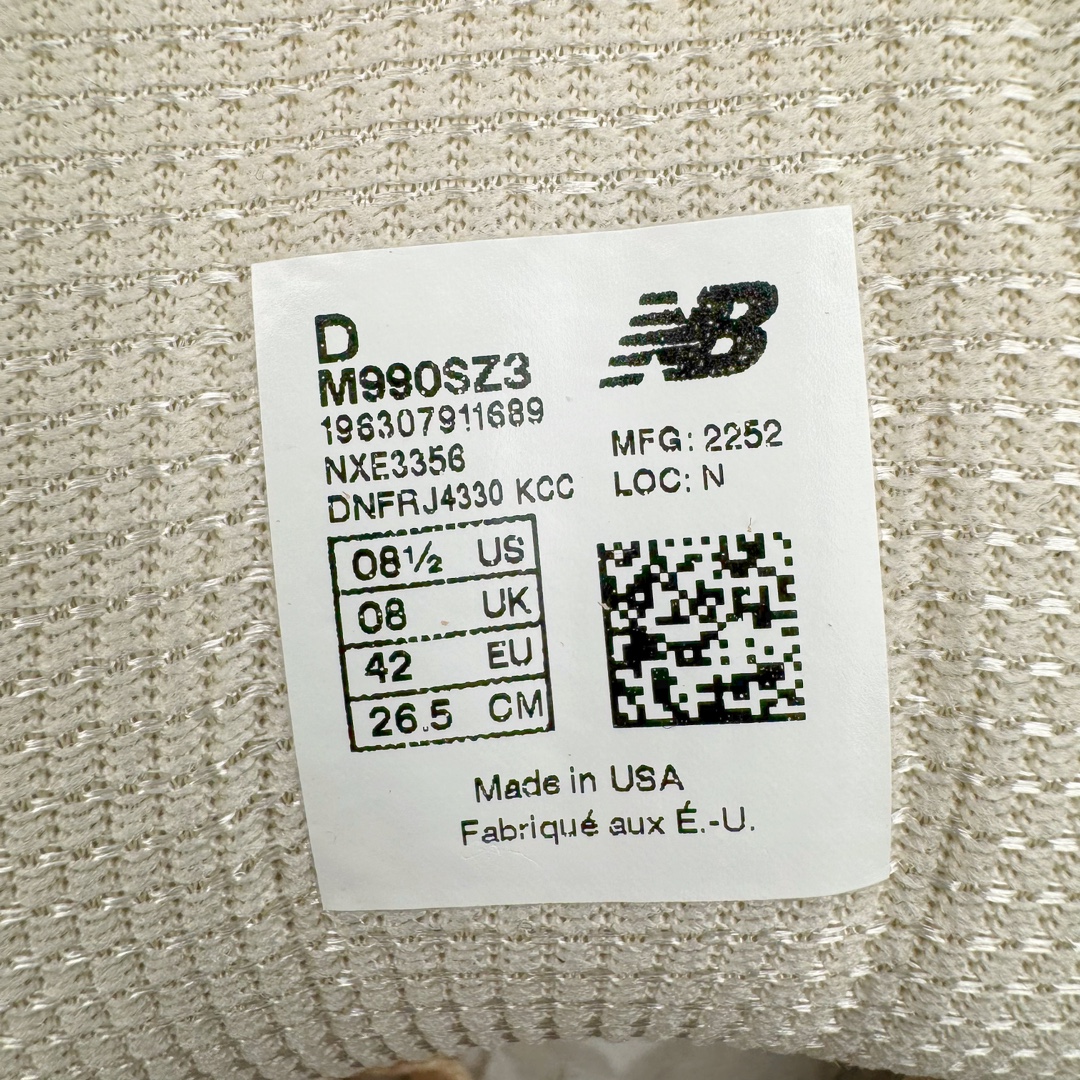 图片[13]-＃总裁 Size x New Balance M990SZ3 新百伦NB990V3 第三代总统复古慢跑鞋 联名米褐色 正确3M反光细节 原楦原纸版开发 正确6层组合底模精密开发 搭载全新碳素中底 后跟透明TPU水晶装饰条稳固 沿用了引以为傲的跑鞋手工技艺 采用猪皮绒面并包裹局部透气网面的鞋身设计 菱网鞋舌上刻有New Balance USA 鞋面依旧身着经典的大热之灰 彰显了其高端的品质身份 尺码：36 37 37.5 38 38.5 39 40 40.5 41.5 42 42.5 43 44 44.5 45 46.5-选品中心