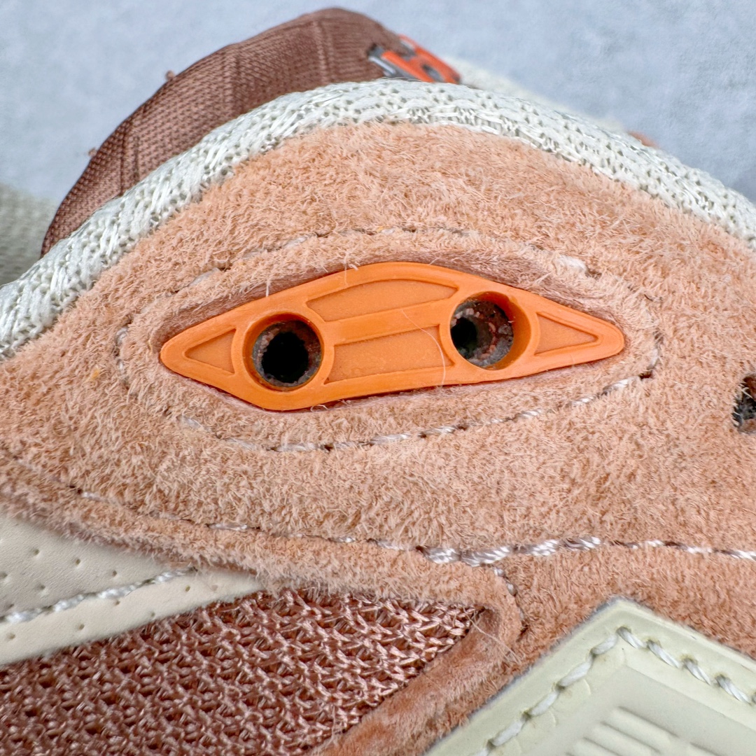 图片[16]-＃总裁 Size x New Balance M990SZ3 新百伦NB990V3 第三代总统复古慢跑鞋 联名米褐色 正确3M反光细节 原楦原纸版开发 正确6层组合底模精密开发 搭载全新碳素中底 后跟透明TPU水晶装饰条稳固 沿用了引以为傲的跑鞋手工技艺 采用猪皮绒面并包裹局部透气网面的鞋身设计 菱网鞋舌上刻有New Balance USA 鞋面依旧身着经典的大热之灰 彰显了其高端的品质身份 尺码：36 37 37.5 38 38.5 39 40 40.5 41.5 42 42.5 43 44 44.5 45 46.5-选品中心