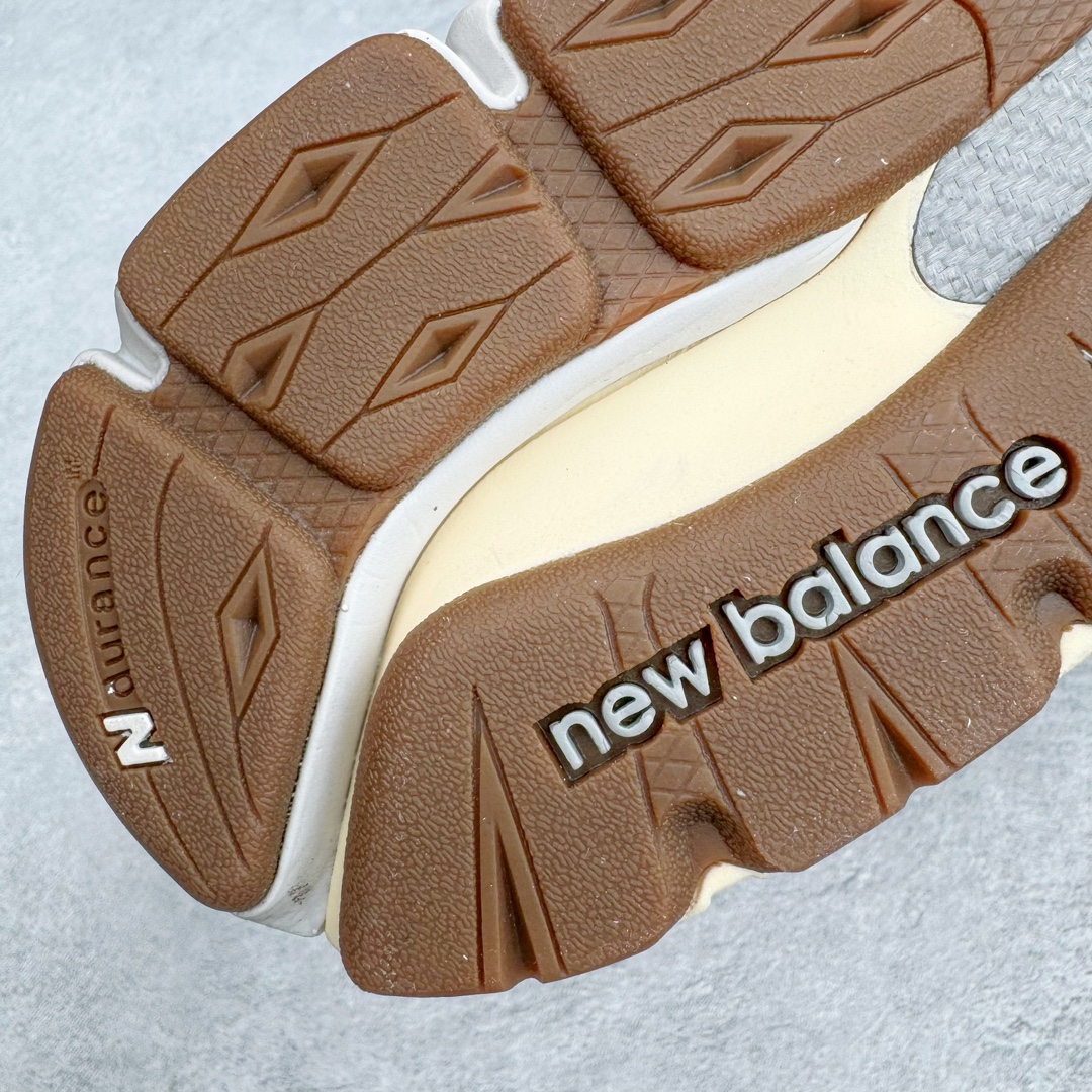 图片[24]-＃总裁 Size x New Balance M990SZ3 新百伦NB990V3 第三代总统复古慢跑鞋 联名米褐色 正确3M反光细节 原楦原纸版开发 正确6层组合底模精密开发 搭载全新碳素中底 后跟透明TPU水晶装饰条稳固 沿用了引以为傲的跑鞋手工技艺 采用猪皮绒面并包裹局部透气网面的鞋身设计 菱网鞋舌上刻有New Balance USA 鞋面依旧身着经典的大热之灰 彰显了其高端的品质身份 尺码：36 37 37.5 38 38.5 39 40 40.5 41.5 42 42.5 43 44 44.5 45 46.5-选品中心