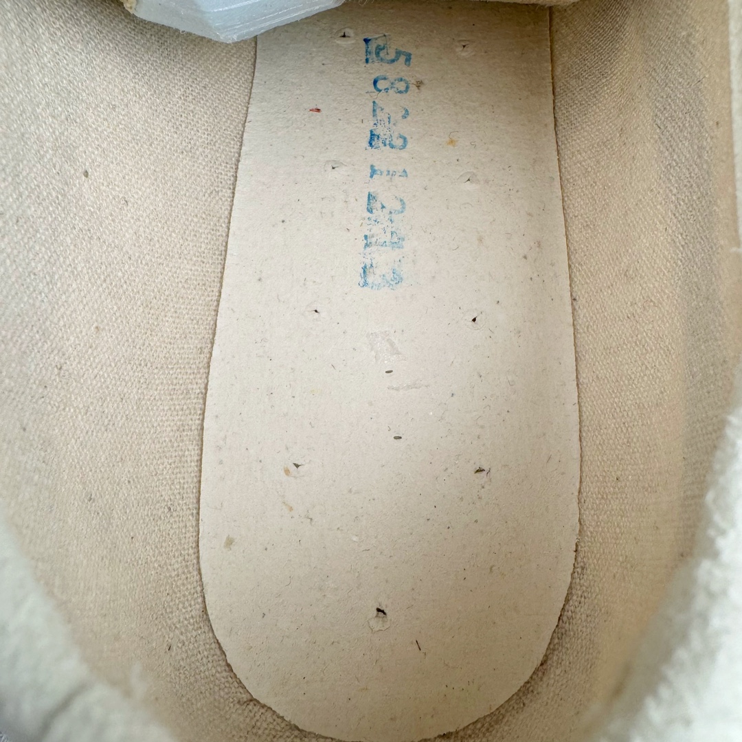 图片[13]-＃HK纯原 Asics Onitsuka Tiger MEXICO 66 亚瑟士鬼冢虎复古经典板鞋 市场最强版本 原厂牛津布加持 海外订单工厂出品 超成熟稳定的做工品控 原装全套纸板楦头开发 原汁原味 完美呈现版型 私模正确鞋底咬花纹路 一比一鞋头弧度高度鞋身弧度 绝不口嗨 细节品控鞋型随意秒杀市面 原档咬花纹路私模大底 一个单元有六个三角形 总体形拼接呈现花瓣状 官方四联吊牌 原装Ortholite轻量化鞋垫 原盒原配 质保卡 说明书 钢印防尘纸 纸板中底带钢印 乳胶组合鞋垫 支持全方位的对比专柜 产品从款式颜色造型上体现出追求舒适和细节的完美 鞋类更是推崇手工制作的严谨与完美 融舒适性与可穿性的设计风格 注重细节的完美和别致魅力 既保持稳重 又不失轻松的时尚感 尺码：36 37 37.5 38 39 39.5 40 40.5 41.5 42 42.5 43.5 44 45 46-选品中心