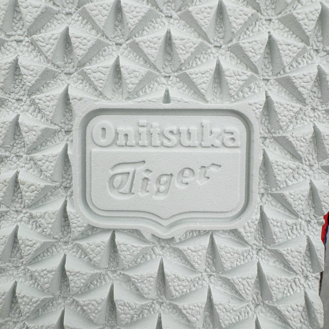 图片[20]-＃HK纯原 Asics Onitsuka Tiger MEXICO 66 亚瑟士鬼冢虎复古经典板鞋 市场最强版本 原厂牛津布加持 海外订单工厂出品 超成熟稳定的做工品控 原装全套纸板楦头开发 原汁原味 完美呈现版型 私模正确鞋底咬花纹路 一比一鞋头弧度高度鞋身弧度 绝不口嗨 细节品控鞋型随意秒杀市面 原档咬花纹路私模大底 一个单元有六个三角形 总体形拼接呈现花瓣状 官方四联吊牌 原装Ortholite轻量化鞋垫 原盒原配 质保卡 说明书 钢印防尘纸 纸板中底带钢印 乳胶组合鞋垫 支持全方位的对比专柜 产品从款式颜色造型上体现出追求舒适和细节的完美 鞋类更是推崇手工制作的严谨与完美 融舒适性与可穿性的设计风格 注重细节的完美和别致魅力 既保持稳重 又不失轻松的时尚感 尺码：36 37 37.5 38 39 39.5 40 40.5 41.5 42 42.5 43.5 44 45 46-选品中心