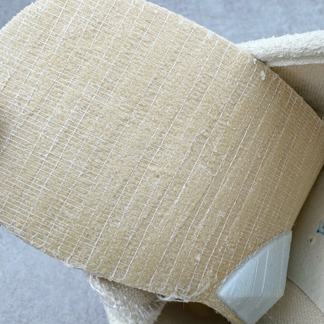 图片[14]-＃HK纯原 Asics Onitsuka Tiger MEXICO 66 亚瑟士鬼冢虎复古经典板鞋 市场最强版本 原厂牛津布加持 海外订单工厂出品 超成熟稳定的做工品控 原装全套纸板楦头开发 原汁原味 完美呈现版型 私模正确鞋底咬花纹路 一比一鞋头弧度高度鞋身弧度 绝不口嗨 细节品控鞋型随意秒杀市面 原档咬花纹路私模大底 一个单元有六个三角形 总体形拼接呈现花瓣状 官方四联吊牌 原装Ortholite轻量化鞋垫 原盒原配 质保卡 说明书 钢印防尘纸 纸板中底带钢印 乳胶组合鞋垫 支持全方位的对比专柜 产品从款式颜色造型上体现出追求舒适和细节的完美 鞋类更是推崇手工制作的严谨与完美 融舒适性与可穿性的设计风格 注重细节的完美和别致魅力 既保持稳重 又不失轻松的时尚感 尺码：36 37 37.5 38 39 39.5 40 40.5 41.5 42 42.5 43.5 44 45 46-选品中心