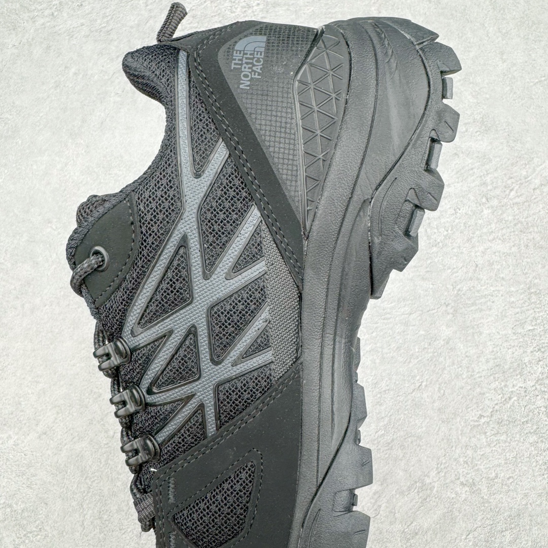 图片[7]-THE NORTH FACE 北面防滑耐磨防水低帮户外功能鞋 有许多相当专业的户外爱好者 非常关心像是越野跑、专业登山鞋等一系列的户外鞋款开箱 本次介绍比较不一样的休闲机能鞋 带来登山朋友爱用的户外品牌北面The North Face的休闲系列徒步鞋款介绍，希望能提供大家于生活与轻旅行的不同选择。不少户外运动爱好者喜欢的专业登山品牌（北面）The North Face自1966年创立，由两位热爱登山徒步的年轻登山者于美西旧金山开创，不断透过研发与创新，并且将最先进的技术结合在服装与鞋款设计，生产多种外型帅气且专业能力非常强的户外服饰，备受欢迎。户外版有许多相当专业的户外爱好者，非常关心像是越野跑、专业登山鞋等一系列的户外鞋款开箱，本次介绍比较不一样的休闲机能鞋，带来登山朋友爱用的户外品牌北面The North Face的休闲系列徒步鞋款介绍，希望能提供大家于生活与轻旅行的不同选择。此鞋并非归类在专业登山鞋家族中，而是以高性价比、适合日常训练作为主推卖点，对登山初学的朋友来说，这双鞋耐磨与耐穿程度更是入手的绝佳理由，但是对进阶登山者而言，此鞋可能无法战胜难度更高的徒步登山路线。脚感与登山靴的稳健非常不一样，也不是越野跑鞋的野性、更非慢跑鞋的敏捷，个人觉得此鞋足感非常独特，XtraFoam中底的泡沫材质非常柔软，即使没有鞋带系统辅助，但是EXTS外底抓地系统底纹够深，每一步都十分平稳。尺码：36 36.5 37.5 38 38.5 39 40 40.5 41 42 42.5 43 44 44.5 45-选品中心