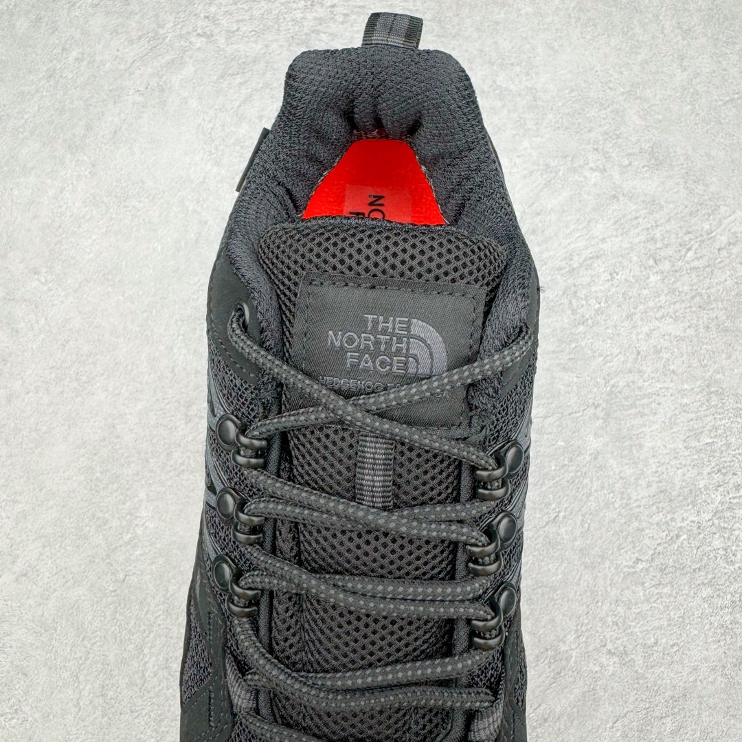 图片[5]-THE NORTH FACE 北面防滑耐磨防水低帮户外功能鞋 有许多相当专业的户外爱好者 非常关心像是越野跑、专业登山鞋等一系列的户外鞋款开箱 本次介绍比较不一样的休闲机能鞋 带来登山朋友爱用的户外品牌北面The North Face的休闲系列徒步鞋款介绍，希望能提供大家于生活与轻旅行的不同选择。不少户外运动爱好者喜欢的专业登山品牌（北面）The North Face自1966年创立，由两位热爱登山徒步的年轻登山者于美西旧金山开创，不断透过研发与创新，并且将最先进的技术结合在服装与鞋款设计，生产多种外型帅气且专业能力非常强的户外服饰，备受欢迎。户外版有许多相当专业的户外爱好者，非常关心像是越野跑、专业登山鞋等一系列的户外鞋款开箱，本次介绍比较不一样的休闲机能鞋，带来登山朋友爱用的户外品牌北面The North Face的休闲系列徒步鞋款介绍，希望能提供大家于生活与轻旅行的不同选择。此鞋并非归类在专业登山鞋家族中，而是以高性价比、适合日常训练作为主推卖点，对登山初学的朋友来说，这双鞋耐磨与耐穿程度更是入手的绝佳理由，但是对进阶登山者而言，此鞋可能无法战胜难度更高的徒步登山路线。脚感与登山靴的稳健非常不一样，也不是越野跑鞋的野性、更非慢跑鞋的敏捷，个人觉得此鞋足感非常独特，XtraFoam中底的泡沫材质非常柔软，即使没有鞋带系统辅助，但是EXTS外底抓地系统底纹够深，每一步都十分平稳。尺码：36 36.5 37.5 38 38.5 39 40 40.5 41 42 42.5 43 44 44.5 45-选品中心