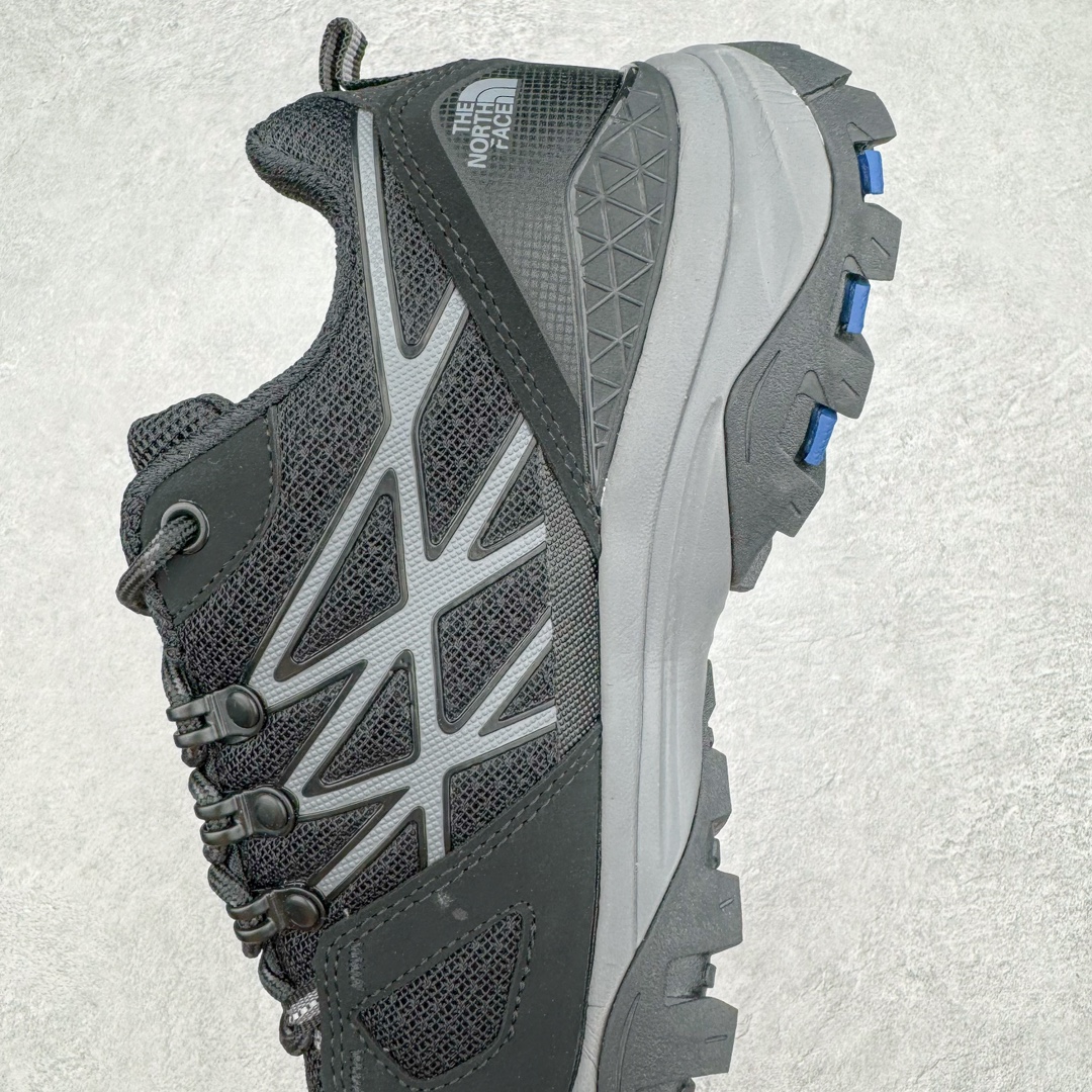 图片[7]-THE NORTH FACE 北面防滑耐磨防水低帮户外功能鞋 有许多相当专业的户外爱好者 非常关心像是越野跑、专业登山鞋等一系列的户外鞋款开箱 本次介绍比较不一样的休闲机能鞋 带来登山朋友爱用的户外品牌北面The North Face的休闲系列徒步鞋款介绍，希望能提供大家于生活与轻旅行的不同选择。不少户外运动爱好者喜欢的专业登山品牌（北面）The North Face自1966年创立，由两位热爱登山徒步的年轻登山者于美西旧金山开创，不断透过研发与创新，并且将最先进的技术结合在服装与鞋款设计，生产多种外型帅气且专业能力非常强的户外服饰，备受欢迎。户外版有许多相当专业的户外爱好者，非常关心像是越野跑、专业登山鞋等一系列的户外鞋款开箱，本次介绍比较不一样的休闲机能鞋，带来登山朋友爱用的户外品牌北面The North Face的休闲系列徒步鞋款介绍，希望能提供大家于生活与轻旅行的不同选择。此鞋并非归类在专业登山鞋家族中，而是以高性价比、适合日常训练作为主推卖点，对登山初学的朋友来说，这双鞋耐磨与耐穿程度更是入手的绝佳理由，但是对进阶登山者而言，此鞋可能无法战胜难度更高的徒步登山路线。脚感与登山靴的稳健非常不一样，也不是越野跑鞋的野性、更非慢跑鞋的敏捷，个人觉得此鞋足感非常独特，XtraFoam中底的泡沫材质非常柔软，即使没有鞋带系统辅助，但是EXTS外底抓地系统底纹够深，每一步都十分平稳。尺码：36 36.5 37.5 38 38.5 39 40 40.5 41 42 42.5 43 44 44.5 45-选品中心