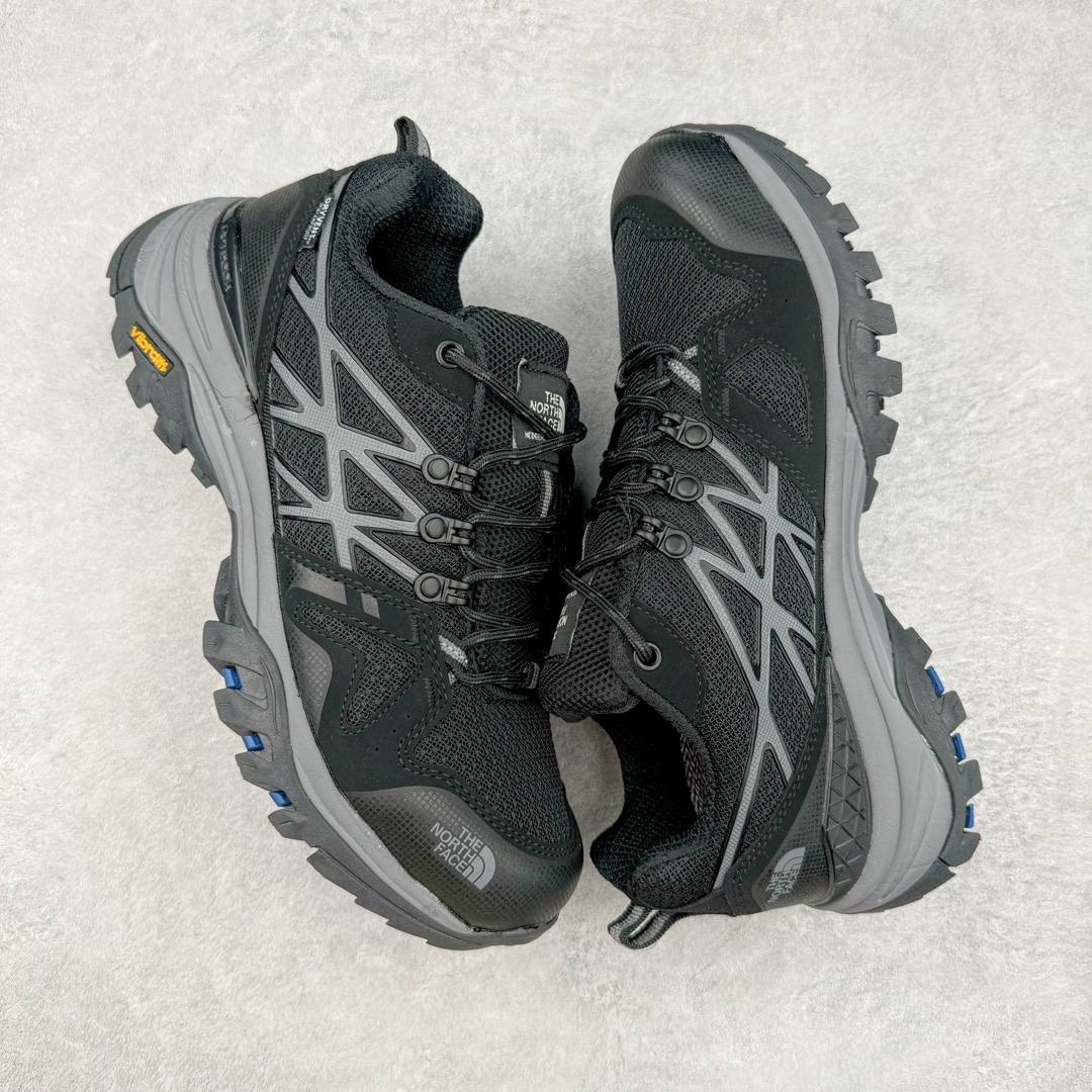 图片[3]-THE NORTH FACE 北面防滑耐磨防水低帮户外功能鞋 有许多相当专业的户外爱好者 非常关心像是越野跑、专业登山鞋等一系列的户外鞋款开箱 本次介绍比较不一样的休闲机能鞋 带来登山朋友爱用的户外品牌北面The North Face的休闲系列徒步鞋款介绍，希望能提供大家于生活与轻旅行的不同选择。不少户外运动爱好者喜欢的专业登山品牌（北面）The North Face自1966年创立，由两位热爱登山徒步的年轻登山者于美西旧金山开创，不断透过研发与创新，并且将最先进的技术结合在服装与鞋款设计，生产多种外型帅气且专业能力非常强的户外服饰，备受欢迎。户外版有许多相当专业的户外爱好者，非常关心像是越野跑、专业登山鞋等一系列的户外鞋款开箱，本次介绍比较不一样的休闲机能鞋，带来登山朋友爱用的户外品牌北面The North Face的休闲系列徒步鞋款介绍，希望能提供大家于生活与轻旅行的不同选择。此鞋并非归类在专业登山鞋家族中，而是以高性价比、适合日常训练作为主推卖点，对登山初学的朋友来说，这双鞋耐磨与耐穿程度更是入手的绝佳理由，但是对进阶登山者而言，此鞋可能无法战胜难度更高的徒步登山路线。脚感与登山靴的稳健非常不一样，也不是越野跑鞋的野性、更非慢跑鞋的敏捷，个人觉得此鞋足感非常独特，XtraFoam中底的泡沫材质非常柔软，即使没有鞋带系统辅助，但是EXTS外底抓地系统底纹够深，每一步都十分平稳。尺码：36 36.5 37.5 38 38.5 39 40 40.5 41 42 42.5 43 44 44.5 45-选品中心