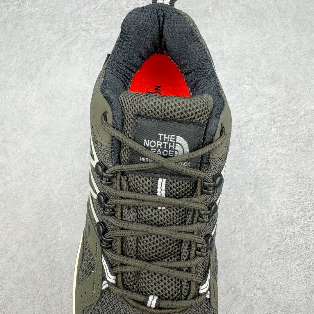 图片[5]-THE NORTH FACE 北面防滑耐磨防水低帮户外功能鞋 有许多相当专业的户外爱好者 非常关心像是越野跑、专业登山鞋等一系列的户外鞋款开箱 本次介绍比较不一样的休闲机能鞋 带来登山朋友爱用的户外品牌北面The North Face的休闲系列徒步鞋款介绍，希望能提供大家于生活与轻旅行的不同选择。不少户外运动爱好者喜欢的专业登山品牌（北面）The North Face自1966年创立，由两位热爱登山徒步的年轻登山者于美西旧金山开创，不断透过研发与创新，并且将最先进的技术结合在服装与鞋款设计，生产多种外型帅气且专业能力非常强的户外服饰，备受欢迎。户外版有许多相当专业的户外爱好者，非常关心像是越野跑、专业登山鞋等一系列的户外鞋款开箱，本次介绍比较不一样的休闲机能鞋，带来登山朋友爱用的户外品牌北面The North Face的休闲系列徒步鞋款介绍，希望能提供大家于生活与轻旅行的不同选择。此鞋并非归类在专业登山鞋家族中，而是以高性价比、适合日常训练作为主推卖点，对登山初学的朋友来说，这双鞋耐磨与耐穿程度更是入手的绝佳理由，但是对进阶登山者而言，此鞋可能无法战胜难度更高的徒步登山路线。脚感与登山靴的稳健非常不一样，也不是越野跑鞋的野性、更非慢跑鞋的敏捷，个人觉得此鞋足感非常独特，XtraFoam中底的泡沫材质非常柔软，即使没有鞋带系统辅助，但是EXTS外底抓地系统底纹够深，每一步都十分平稳。尺码：36 36.5 37.5 38 38.5 39 40 40.5 41 42 42.5 43 44 44.5 45-选品中心