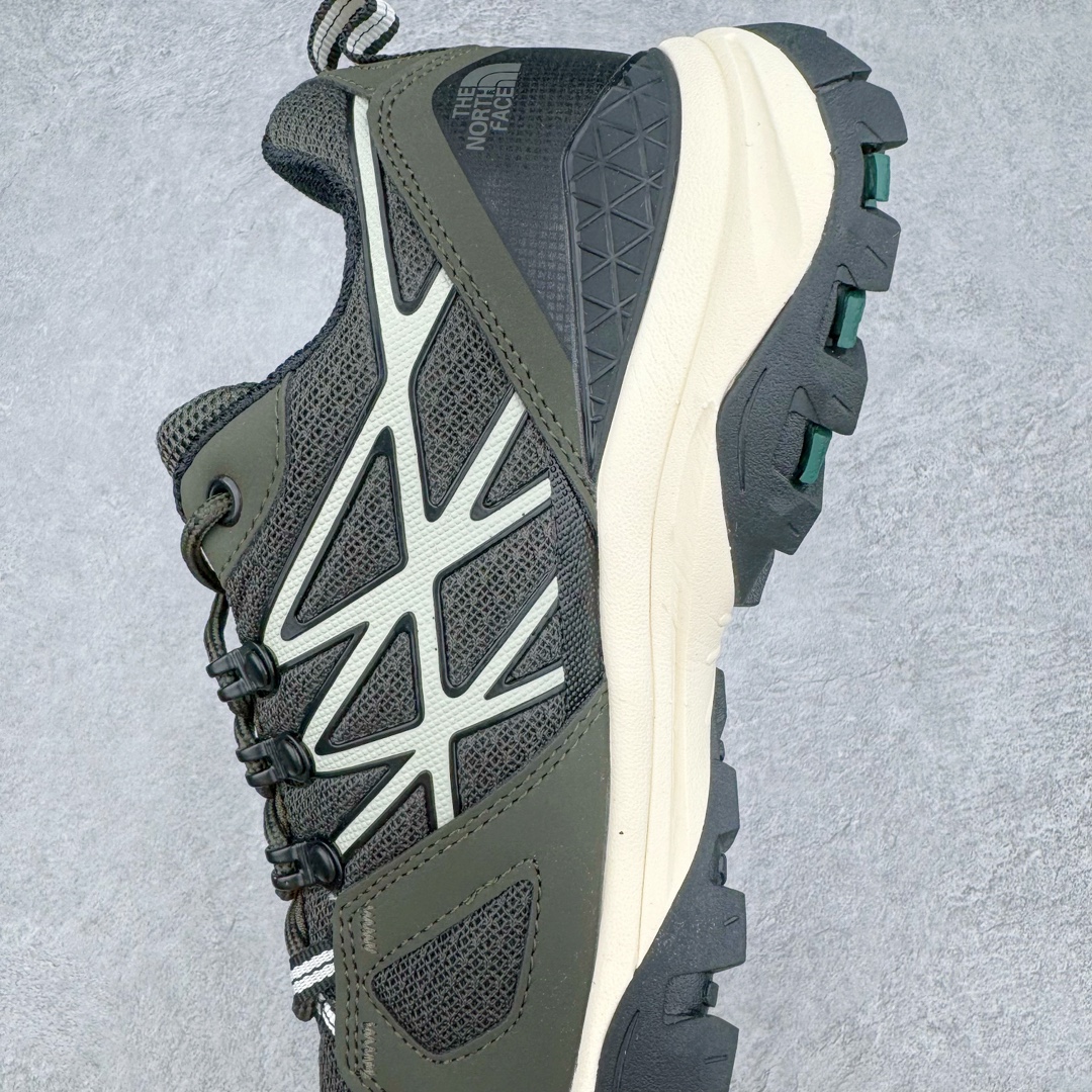 图片[7]-THE NORTH FACE 北面防滑耐磨防水低帮户外功能鞋 有许多相当专业的户外爱好者 非常关心像是越野跑、专业登山鞋等一系列的户外鞋款开箱 本次介绍比较不一样的休闲机能鞋 带来登山朋友爱用的户外品牌北面The North Face的休闲系列徒步鞋款介绍，希望能提供大家于生活与轻旅行的不同选择。不少户外运动爱好者喜欢的专业登山品牌（北面）The North Face自1966年创立，由两位热爱登山徒步的年轻登山者于美西旧金山开创，不断透过研发与创新，并且将最先进的技术结合在服装与鞋款设计，生产多种外型帅气且专业能力非常强的户外服饰，备受欢迎。户外版有许多相当专业的户外爱好者，非常关心像是越野跑、专业登山鞋等一系列的户外鞋款开箱，本次介绍比较不一样的休闲机能鞋，带来登山朋友爱用的户外品牌北面The North Face的休闲系列徒步鞋款介绍，希望能提供大家于生活与轻旅行的不同选择。此鞋并非归类在专业登山鞋家族中，而是以高性价比、适合日常训练作为主推卖点，对登山初学的朋友来说，这双鞋耐磨与耐穿程度更是入手的绝佳理由，但是对进阶登山者而言，此鞋可能无法战胜难度更高的徒步登山路线。脚感与登山靴的稳健非常不一样，也不是越野跑鞋的野性、更非慢跑鞋的敏捷，个人觉得此鞋足感非常独特，XtraFoam中底的泡沫材质非常柔软，即使没有鞋带系统辅助，但是EXTS外底抓地系统底纹够深，每一步都十分平稳。尺码：36 36.5 37.5 38 38.5 39 40 40.5 41 42 42.5 43 44 44.5 45-选品中心