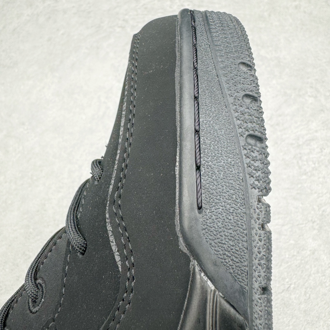 图片[15]-＃PB纯原福利 Air Jordan Courtside AJ23 简版中帮复古休闲运动文化篮球鞋 AR1000-001 市面唯一纯原批次 全套原纸板楦头开发 原厂大底磨具加持立体防滑纹理 原装可视Air Sole气垫 原汁原味最完美的版型 唯一正确鞋头趴度弧度高度鞋身腰线 作为AJ3到AJ4之间的过渡产品 之所以被称为AJ3的简版 它们的造型非常的相似但是也有一些差异 鞋面采用耐磨的牛剖层和人造革鞋面搭配 后跟可以明显看见Air Max气垫 出色的包裹效果让鞋子脚感非常舒适 也让脚掌以及脚面更加的贴合鞋子 在双脚落地产生冲击力的同时 可视气垫可以有效减缓力道 提高鞋子整体的稳定性 既能起到减震的作用 又能保证双足舒适的脚感 另外灵敏的Phylon中底以及鞋帮的设计 锁住双足 也为前掌提供了有效的包裹 内衬部分采用了透气的织物材料 为脚部的舒适脚感提供了充足的条件 最后就是大底部分 大底采用的是橡胶材质 无论是日常压马路还是简单的运动 都是可以驾驭 鞋底水波纹以及其他不规则图案 也保障了鞋子充足的防滑性以及耐磨性 尺码：36 36.5 37.5 38 38.5 39 40 40.5 41 42 42.5 43 44 45 46 47.5-选品中心