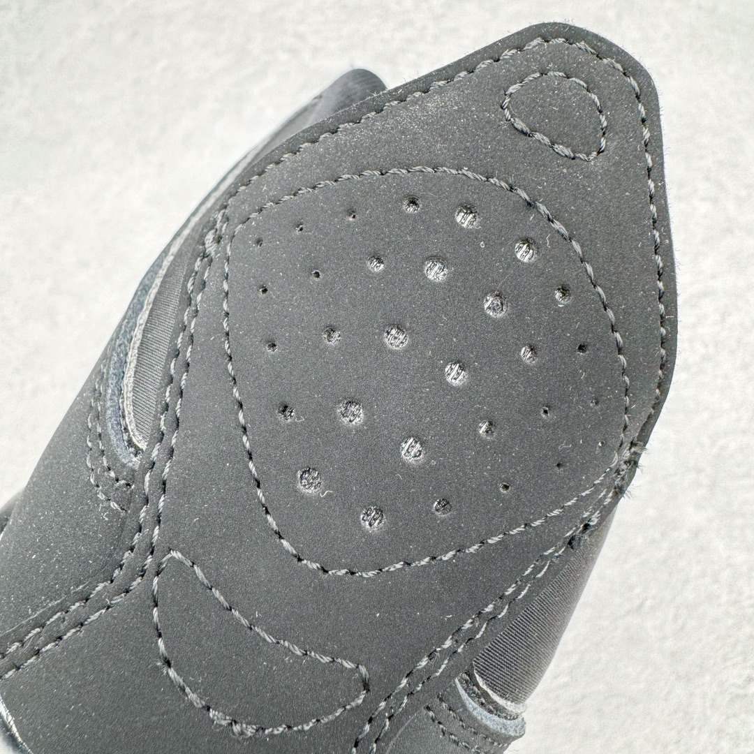 图片[12]-＃PB纯原福利 Air Jordan Courtside AJ23 简版中帮复古休闲运动文化篮球鞋 AR1000-001 市面唯一纯原批次 全套原纸板楦头开发 原厂大底磨具加持立体防滑纹理 原装可视Air Sole气垫 原汁原味最完美的版型 唯一正确鞋头趴度弧度高度鞋身腰线 作为AJ3到AJ4之间的过渡产品 之所以被称为AJ3的简版 它们的造型非常的相似但是也有一些差异 鞋面采用耐磨的牛剖层和人造革鞋面搭配 后跟可以明显看见Air Max气垫 出色的包裹效果让鞋子脚感非常舒适 也让脚掌以及脚面更加的贴合鞋子 在双脚落地产生冲击力的同时 可视气垫可以有效减缓力道 提高鞋子整体的稳定性 既能起到减震的作用 又能保证双足舒适的脚感 另外灵敏的Phylon中底以及鞋帮的设计 锁住双足 也为前掌提供了有效的包裹 内衬部分采用了透气的织物材料 为脚部的舒适脚感提供了充足的条件 最后就是大底部分 大底采用的是橡胶材质 无论是日常压马路还是简单的运动 都是可以驾驭 鞋底水波纹以及其他不规则图案 也保障了鞋子充足的防滑性以及耐磨性 尺码：36 36.5 37.5 38 38.5 39 40 40.5 41 42 42.5 43 44 45 46 47.5-选品中心