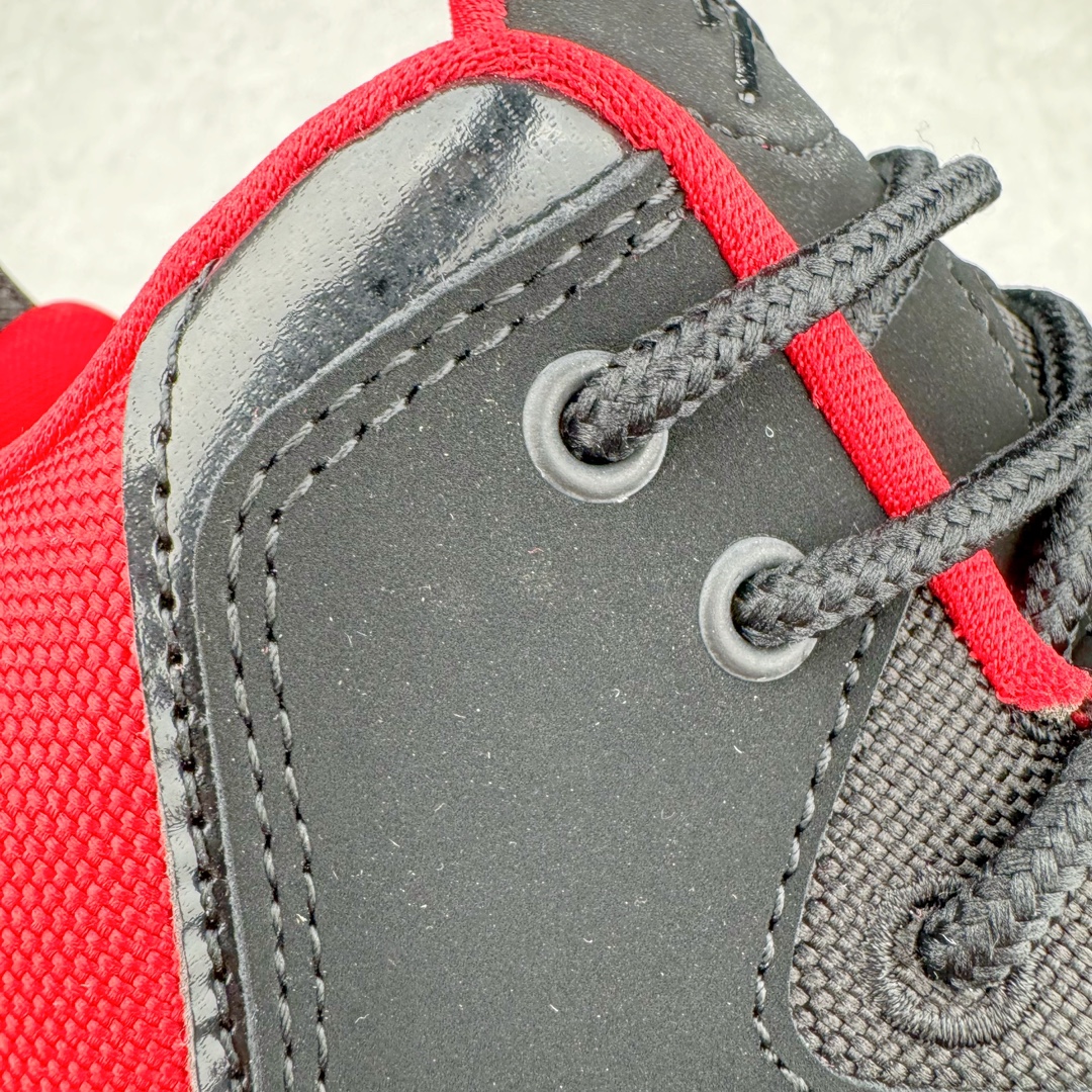 图片[13]-＃PB纯原 Air Jordan Courtside AJ23 简版中帮复古休闲运动文化篮球鞋 市面唯一纯原批次 全套原纸板楦头开发 原厂大底磨具加持立体防滑纹理 原装可视Air Sole气垫 原汁原味最完美的版型 唯一正确鞋头趴度弧度高度鞋身腰线 作为AJ3到AJ4之间的过渡产品 之所以被称为AJ3的简版 它们的造型非常的相似但是也有一些差异 鞋面采用耐磨的牛剖层和人造革鞋面搭配 后跟可以明显看见Air Max气垫 出色的包裹效果让鞋子脚感非常舒适 也让脚掌以及脚面更加的贴合鞋子 在双脚落地产生冲击力的同时 可视气垫可以有效减缓力道 提高鞋子整体的稳定性 既能起到减震的作用 又能保证双足舒适的脚感 另外灵敏的Phylon中底以及鞋帮的设计 锁住双足 也为前掌提供了有效的包裹 内衬部分采用了透气的织物材料 为脚部的舒适脚感提供了充足的条件 最后就是大底部分 大底采用的是橡胶材质 无论是日常压马路还是简单的运动 都是可以驾驭 鞋底水波纹以及其他不规则图案 也保障了鞋子充足的防滑性以及耐磨性 尺码：36 36.5 37.5 38 38.5 39 40 40.5 41 42 42.5 43 44 45 46 47.5-选品中心