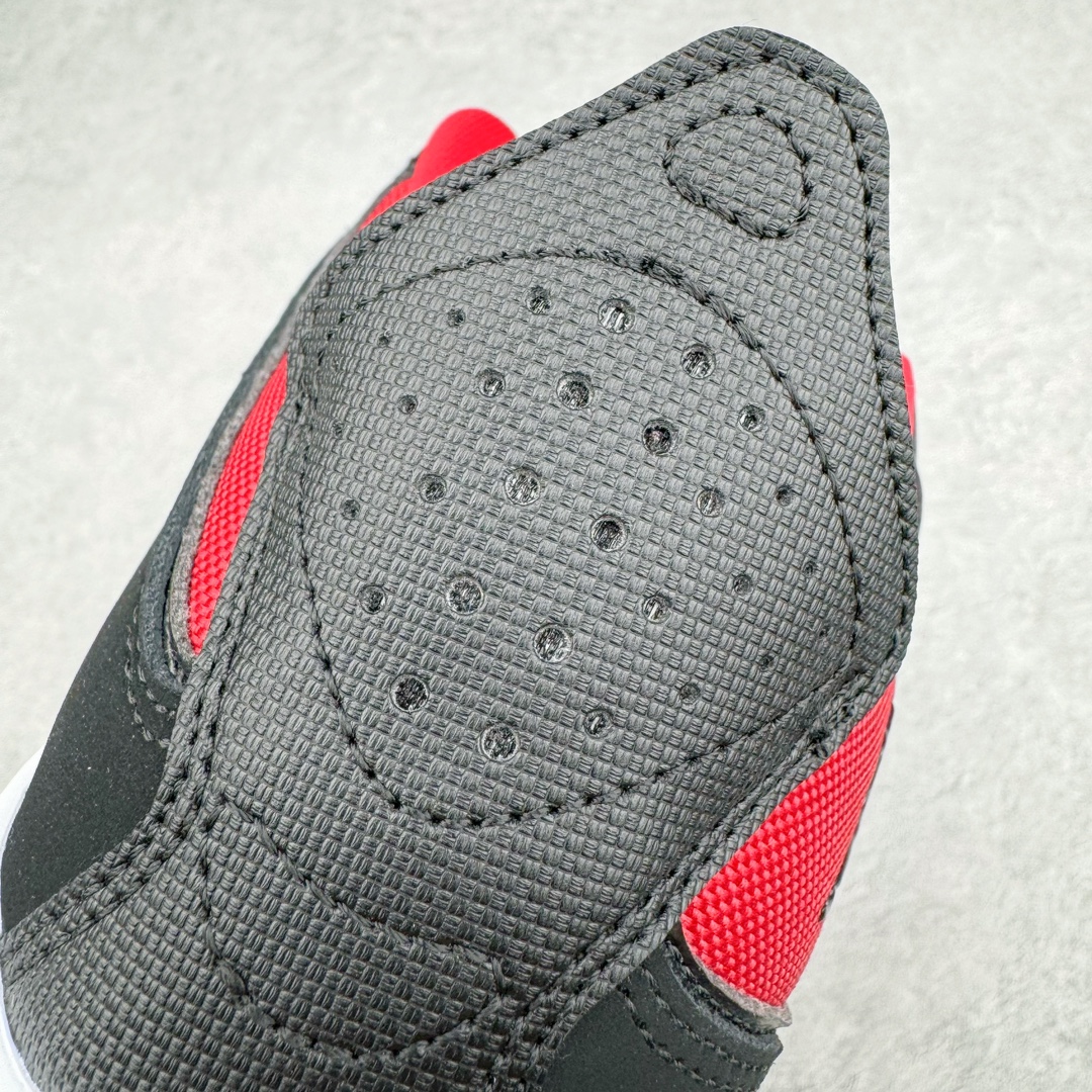 图片[11]-＃PB纯原 Air Jordan Courtside AJ23 简版中帮复古休闲运动文化篮球鞋 市面唯一纯原批次 全套原纸板楦头开发 原厂大底磨具加持立体防滑纹理 原装可视Air Sole气垫 原汁原味最完美的版型 唯一正确鞋头趴度弧度高度鞋身腰线 作为AJ3到AJ4之间的过渡产品 之所以被称为AJ3的简版 它们的造型非常的相似但是也有一些差异 鞋面采用耐磨的牛剖层和人造革鞋面搭配 后跟可以明显看见Air Max气垫 出色的包裹效果让鞋子脚感非常舒适 也让脚掌以及脚面更加的贴合鞋子 在双脚落地产生冲击力的同时 可视气垫可以有效减缓力道 提高鞋子整体的稳定性 既能起到减震的作用 又能保证双足舒适的脚感 另外灵敏的Phylon中底以及鞋帮的设计 锁住双足 也为前掌提供了有效的包裹 内衬部分采用了透气的织物材料 为脚部的舒适脚感提供了充足的条件 最后就是大底部分 大底采用的是橡胶材质 无论是日常压马路还是简单的运动 都是可以驾驭 鞋底水波纹以及其他不规则图案 也保障了鞋子充足的防滑性以及耐磨性 尺码：36 36.5 37.5 38 38.5 39 40 40.5 41 42 42.5 43 44 45 46 47.5-选品中心