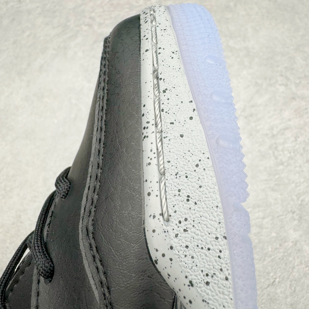 图片[12]-＃PB纯原福利‼️ Air Jordan Courtside AJ23 简版中帮复古休闲运动文化篮球鞋 AR1002-023 市面唯一纯原批次 全套原纸板楦头开发 原厂大底磨具加持立体防滑纹理 原装可视Air Sole气垫 原汁原味最完美的版型 唯一正确鞋头趴度弧度高度鞋身腰线 作为AJ3到AJ4之间的过渡产品 之所以被称为AJ3的简版 它们的造型非常的相似但是也有一些差异 鞋面采用耐磨的牛剖层和人造革鞋面搭配 后跟可以明显看见Air Max气垫 出色的包裹效果让鞋子脚感非常舒适 也让脚掌以及脚面更加的贴合鞋子 在双脚落地产生冲击力的同时 可视气垫可以有效减缓力道 提高鞋子整体的稳定性 既能起到减震的作用 又能保证双足舒适的脚感 另外灵敏的Phylon中底以及鞋帮的设计 锁住双足 也为前掌提供了有效的包裹 内衬部分采用了透气的织物材料 为脚部的舒适脚感提供了充足的条件 最后就是大底部分 大底采用的是橡胶材质 无论是日常压马路还是简单的运动 都是可以驾驭 鞋底水波纹以及其他不规则图案 也保障了鞋子充足的防滑性以及耐磨性 尺码：36 36.5 37.5 38 38.5 39 40 40.5 41 42 42.5 43 44 45 46 47.5-选品中心