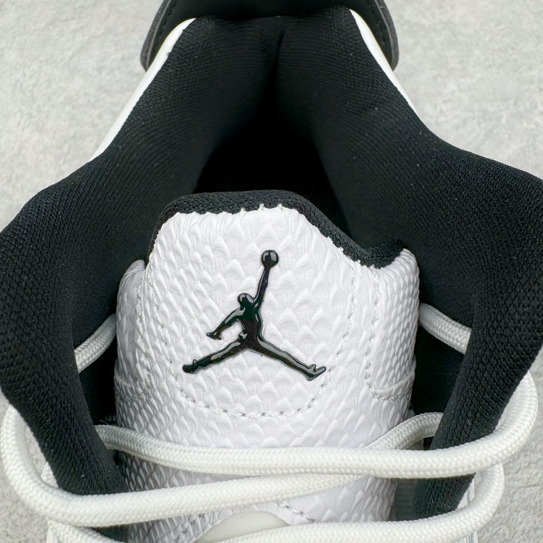 图片[14]-＃PB纯原福利‼️ Air Jordan Courtside AJ23 简版中帮复古休闲运动文化篮球鞋 AR1000-100 市面唯一纯原批次 全套原纸板楦头开发 原厂大底磨具加持立体防滑纹理 原装可视Air Sole气垫 原汁原味最完美的版型 唯一正确鞋头趴度弧度高度鞋身腰线 作为AJ3到AJ4之间的过渡产品 之所以被称为AJ3的简版 它们的造型非常的相似但是也有一些差异 鞋面采用耐磨的牛剖层和人造革鞋面搭配 后跟可以明显看见Air Max气垫 出色的包裹效果让鞋子脚感非常舒适 也让脚掌以及脚面更加的贴合鞋子 在双脚落地产生冲击力的同时 可视气垫可以有效减缓力道 提高鞋子整体的稳定性 既能起到减震的作用 又能保证双足舒适的脚感 另外灵敏的Phylon中底以及鞋帮的设计 锁住双足 也为前掌提供了有效的包裹 内衬部分采用了透气的织物材料 为脚部的舒适脚感提供了充足的条件 最后就是大底部分 大底采用的是橡胶材质 无论是日常压马路还是简单的运动 都是可以驾驭 鞋底水波纹以及其他不规则图案 也保障了鞋子充足的防滑性以及耐磨性 尺码：36 36.5 37.5 38 38.5 39 40 40.5 41 42 42.5 43 44 45 46 47.5-选品中心