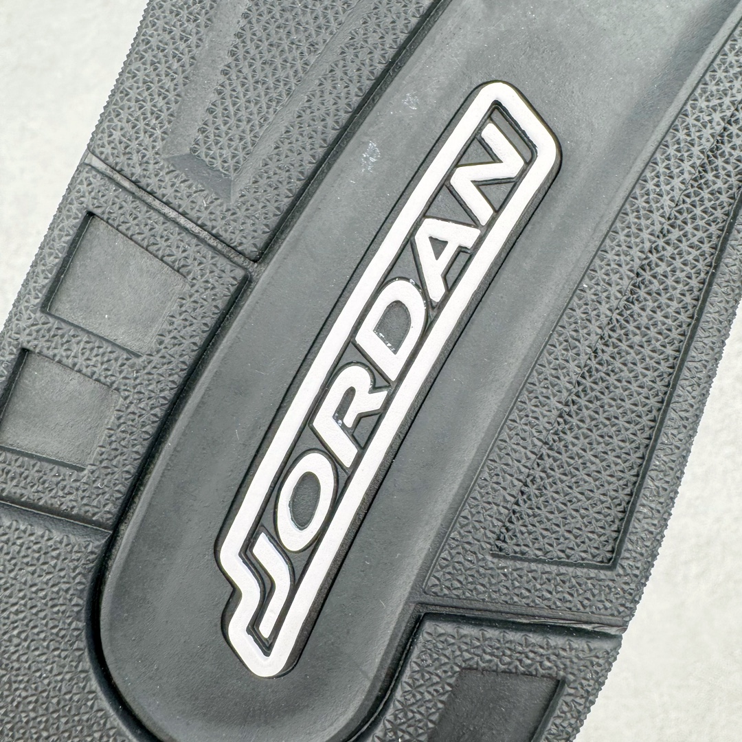 图片[19]-＃PB纯原福利‼️ Air Jordan Courtside AJ23 简版中帮复古休闲运动文化篮球鞋 AR1000-100 市面唯一纯原批次 全套原纸板楦头开发 原厂大底磨具加持立体防滑纹理 原装可视Air Sole气垫 原汁原味最完美的版型 唯一正确鞋头趴度弧度高度鞋身腰线 作为AJ3到AJ4之间的过渡产品 之所以被称为AJ3的简版 它们的造型非常的相似但是也有一些差异 鞋面采用耐磨的牛剖层和人造革鞋面搭配 后跟可以明显看见Air Max气垫 出色的包裹效果让鞋子脚感非常舒适 也让脚掌以及脚面更加的贴合鞋子 在双脚落地产生冲击力的同时 可视气垫可以有效减缓力道 提高鞋子整体的稳定性 既能起到减震的作用 又能保证双足舒适的脚感 另外灵敏的Phylon中底以及鞋帮的设计 锁住双足 也为前掌提供了有效的包裹 内衬部分采用了透气的织物材料 为脚部的舒适脚感提供了充足的条件 最后就是大底部分 大底采用的是橡胶材质 无论是日常压马路还是简单的运动 都是可以驾驭 鞋底水波纹以及其他不规则图案 也保障了鞋子充足的防滑性以及耐磨性 尺码：36 36.5 37.5 38 38.5 39 40 40.5 41 42 42.5 43 44 45 46 47.5-选品中心