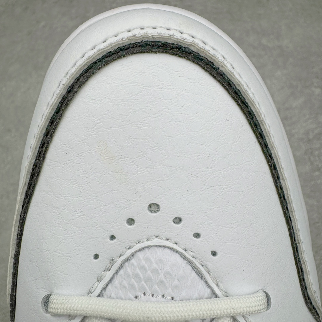 图片[15]-＃PB纯原福利‼️ Air Jordan Courtside AJ23 简版中帮复古休闲运动文化篮球鞋 AR1000-100 市面唯一纯原批次 全套原纸板楦头开发 原厂大底磨具加持立体防滑纹理 原装可视Air Sole气垫 原汁原味最完美的版型 唯一正确鞋头趴度弧度高度鞋身腰线 作为AJ3到AJ4之间的过渡产品 之所以被称为AJ3的简版 它们的造型非常的相似但是也有一些差异 鞋面采用耐磨的牛剖层和人造革鞋面搭配 后跟可以明显看见Air Max气垫 出色的包裹效果让鞋子脚感非常舒适 也让脚掌以及脚面更加的贴合鞋子 在双脚落地产生冲击力的同时 可视气垫可以有效减缓力道 提高鞋子整体的稳定性 既能起到减震的作用 又能保证双足舒适的脚感 另外灵敏的Phylon中底以及鞋帮的设计 锁住双足 也为前掌提供了有效的包裹 内衬部分采用了透气的织物材料 为脚部的舒适脚感提供了充足的条件 最后就是大底部分 大底采用的是橡胶材质 无论是日常压马路还是简单的运动 都是可以驾驭 鞋底水波纹以及其他不规则图案 也保障了鞋子充足的防滑性以及耐磨性 尺码：36 36.5 37.5 38 38.5 39 40 40.5 41 42 42.5 43 44 45 46 47.5-选品中心