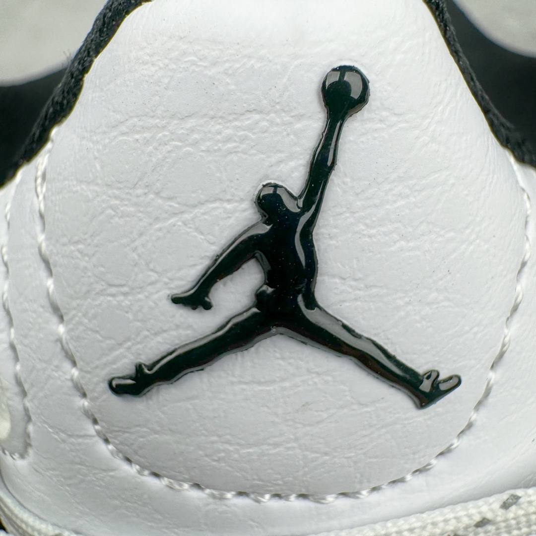图片[12]-＃PB纯原福利‼️ Air Jordan Courtside AJ23 简版中帮复古休闲运动文化篮球鞋 DZ2791-101 市面唯一纯原批次 全套原纸板楦头开发 原厂大底磨具加持立体防滑纹理 原装可视Air Sole气垫 原汁原味最完美的版型 唯一正确鞋头趴度弧度高度鞋身腰线 作为AJ3到AJ4之间的过渡产品 之所以被称为AJ3的简版 它们的造型非常的相似但是也有一些差异 鞋面采用耐磨的牛剖层和人造革鞋面搭配 后跟可以明显看见Air Max气垫 出色的包裹效果让鞋子脚感非常舒适 也让脚掌以及脚面更加的贴合鞋子 在双脚落地产生冲击力的同时 可视气垫可以有效减缓力道 提高鞋子整体的稳定性 既能起到减震的作用 又能保证双足舒适的脚感 另外灵敏的Phylon中底以及鞋帮的设计 锁住双足 也为前掌提供了有效的包裹 内衬部分采用了透气的织物材料 为脚部的舒适脚感提供了充足的条件 最后就是大底部分 大底采用的是橡胶材质 无论是日常压马路还是简单的运动 都是可以驾驭 鞋底水波纹以及其他不规则图案 也保障了鞋子充足的防滑性以及耐磨性 尺码：36 36.5 37.5 38 38.5 39 40 40.5 41 42 42.5 43 44 45 46 47.5-选品中心